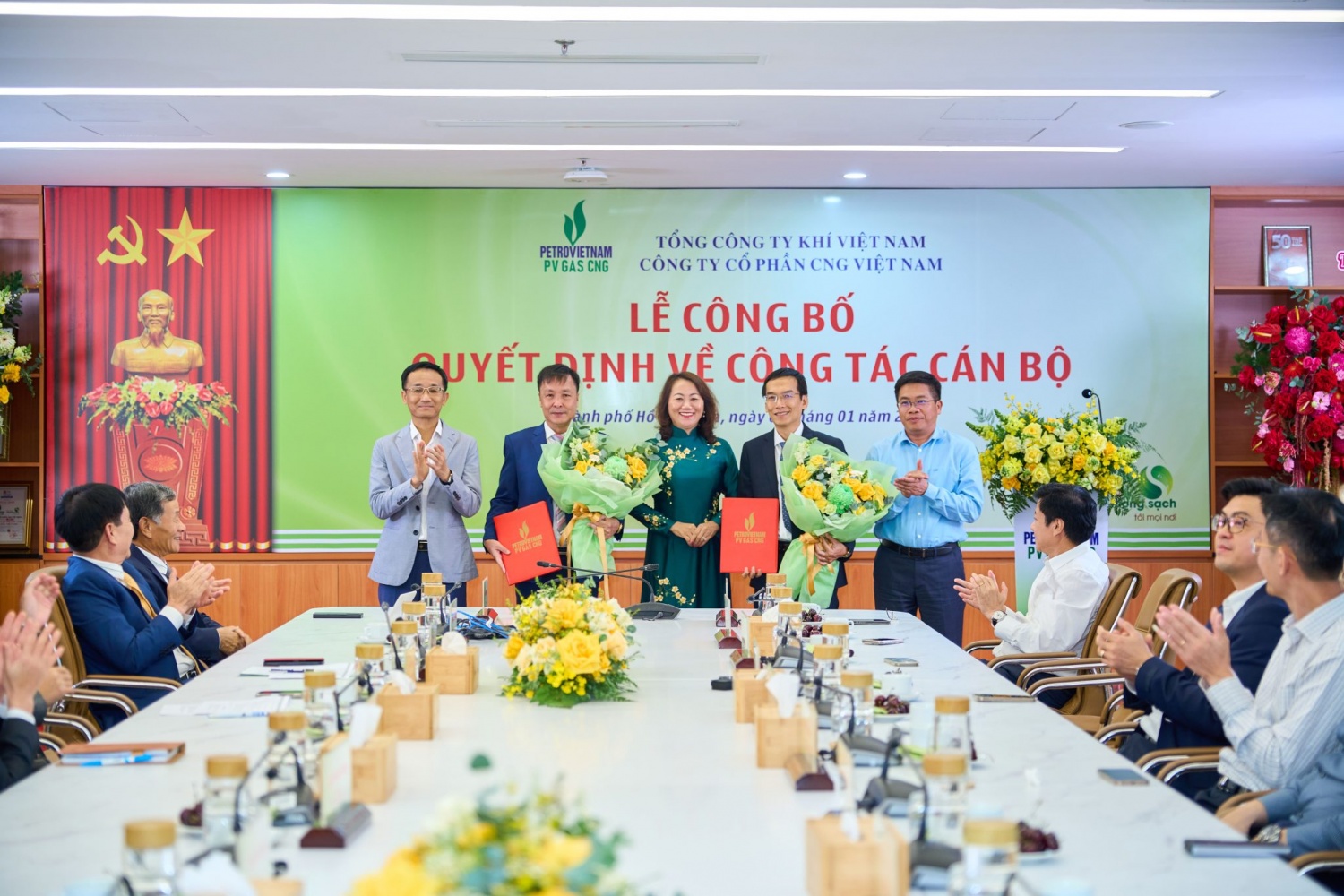 Ông Đinh Thanh Phương và ông Phạm Hữu Thiện nhận Quyết định bổ nhiệm Ông Đinh Thanh Phương và ông Phạm Hữu Thiện nhận Quyết định bổ nhiệm
