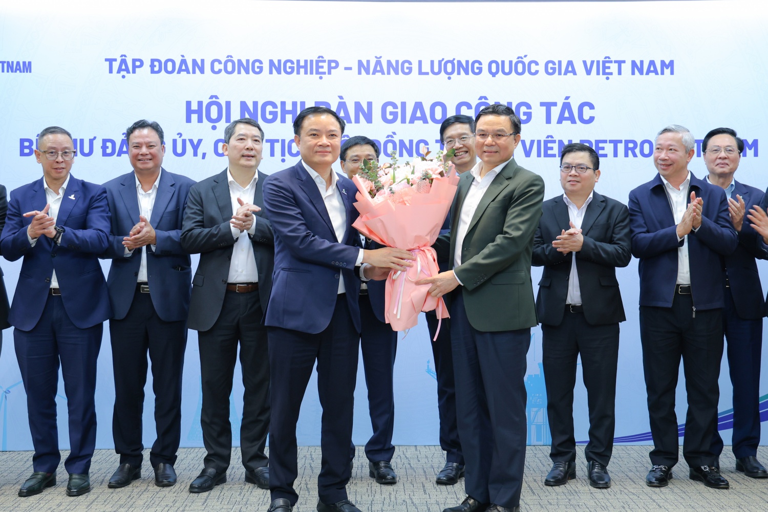 Petrovietnam tổ chức bàn giao chức vụ Bí thư Đảng ủy, Chủ tịch HĐTV