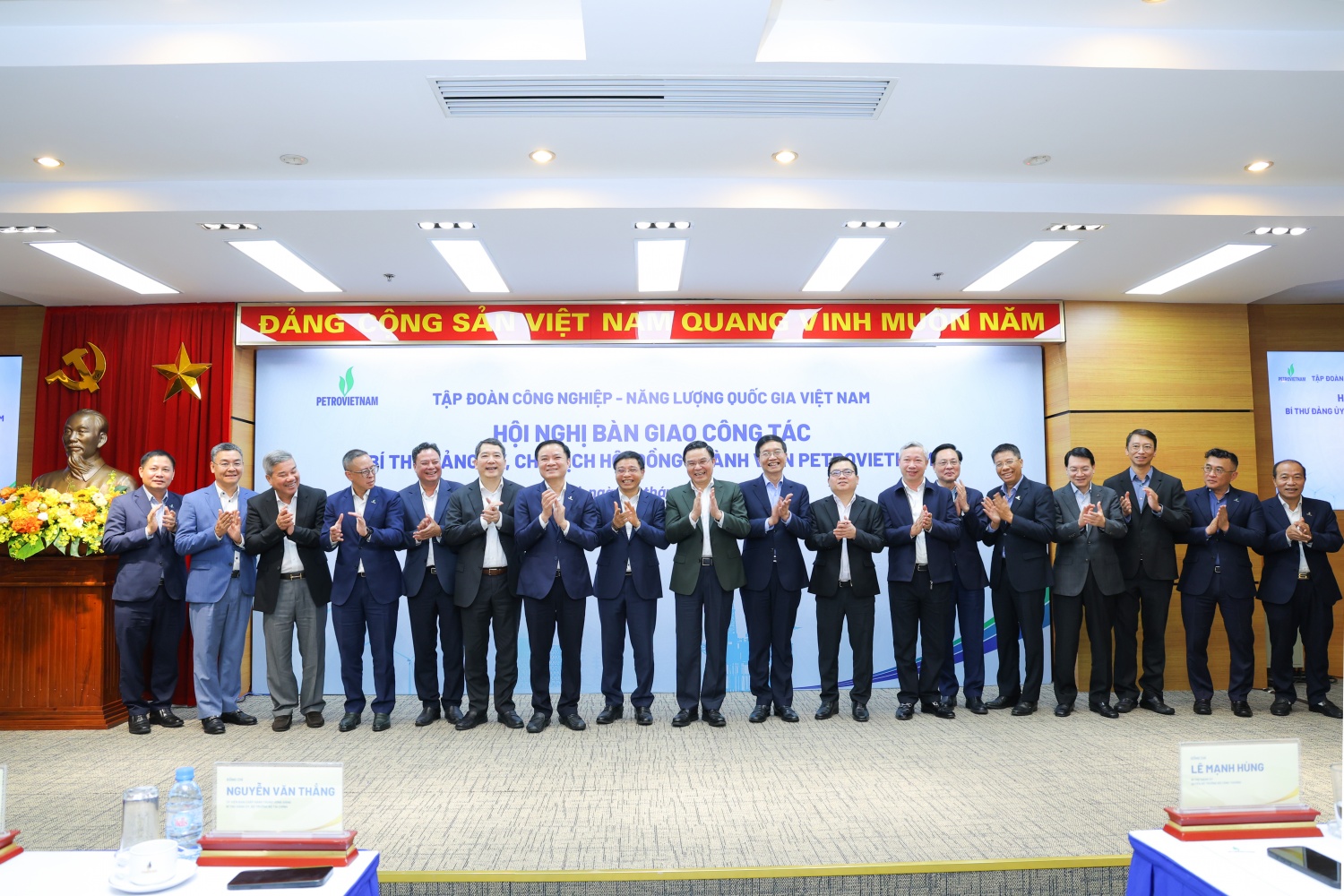 Petrovietnam tổ chức bàn giao chức vụ Bí thư Đảng ủy, Chủ tịch HĐTV