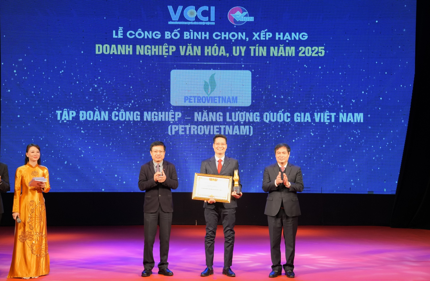 Petrovietnam dẫn đầu bảng xếp hạng 