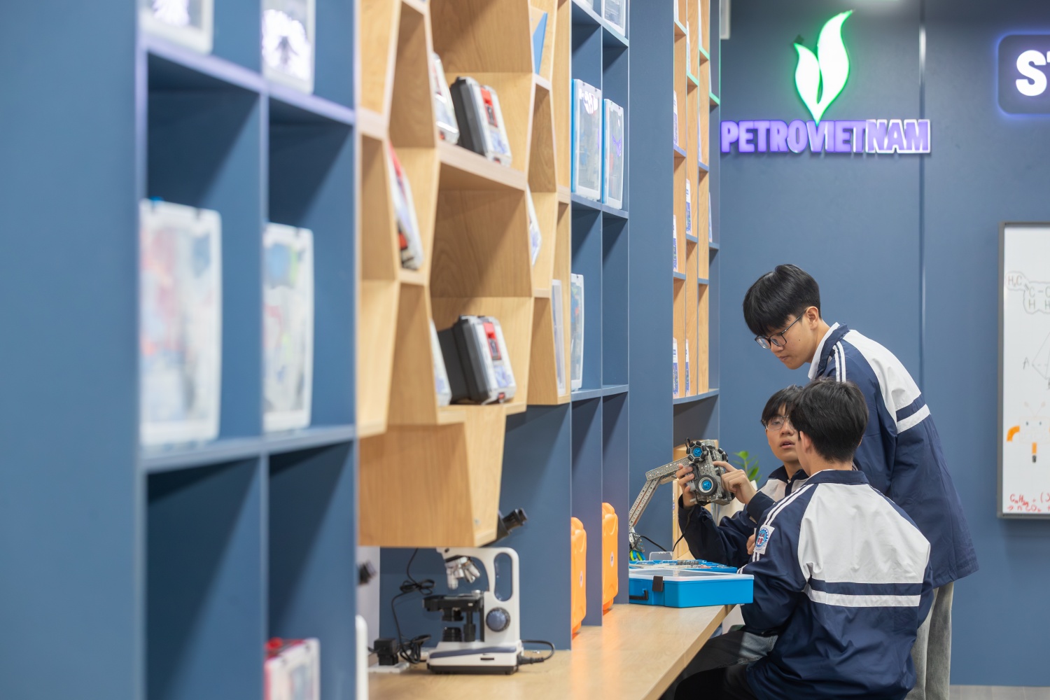 Petrovietnam: Thắp sáng ngọn lửa sáng tạo cho học sinh Phú Thọ