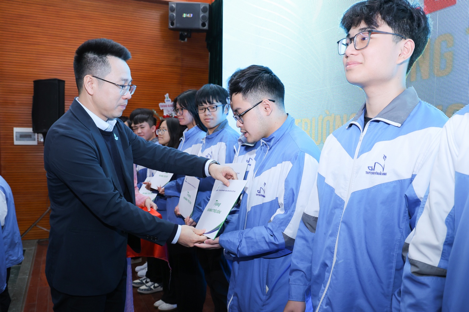 Lan tỏa không gian học tập khoa học – công nghệ hiện đại