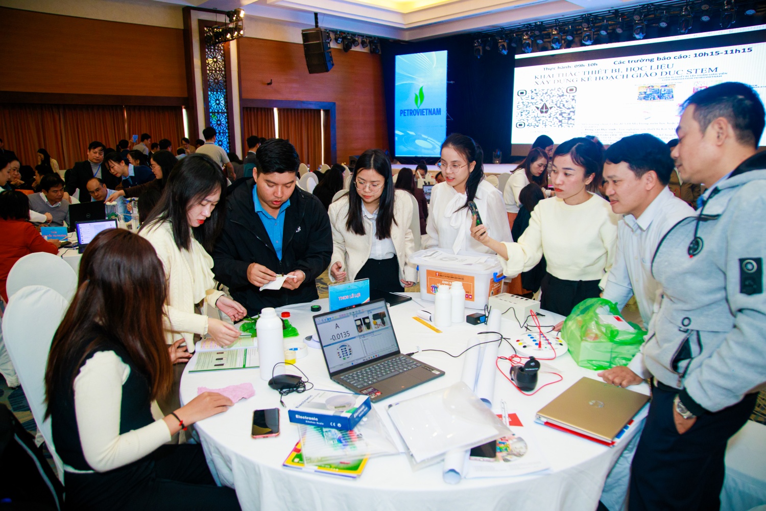 Khai thác hiệu quả, bền vững các phòng thực hành STEM