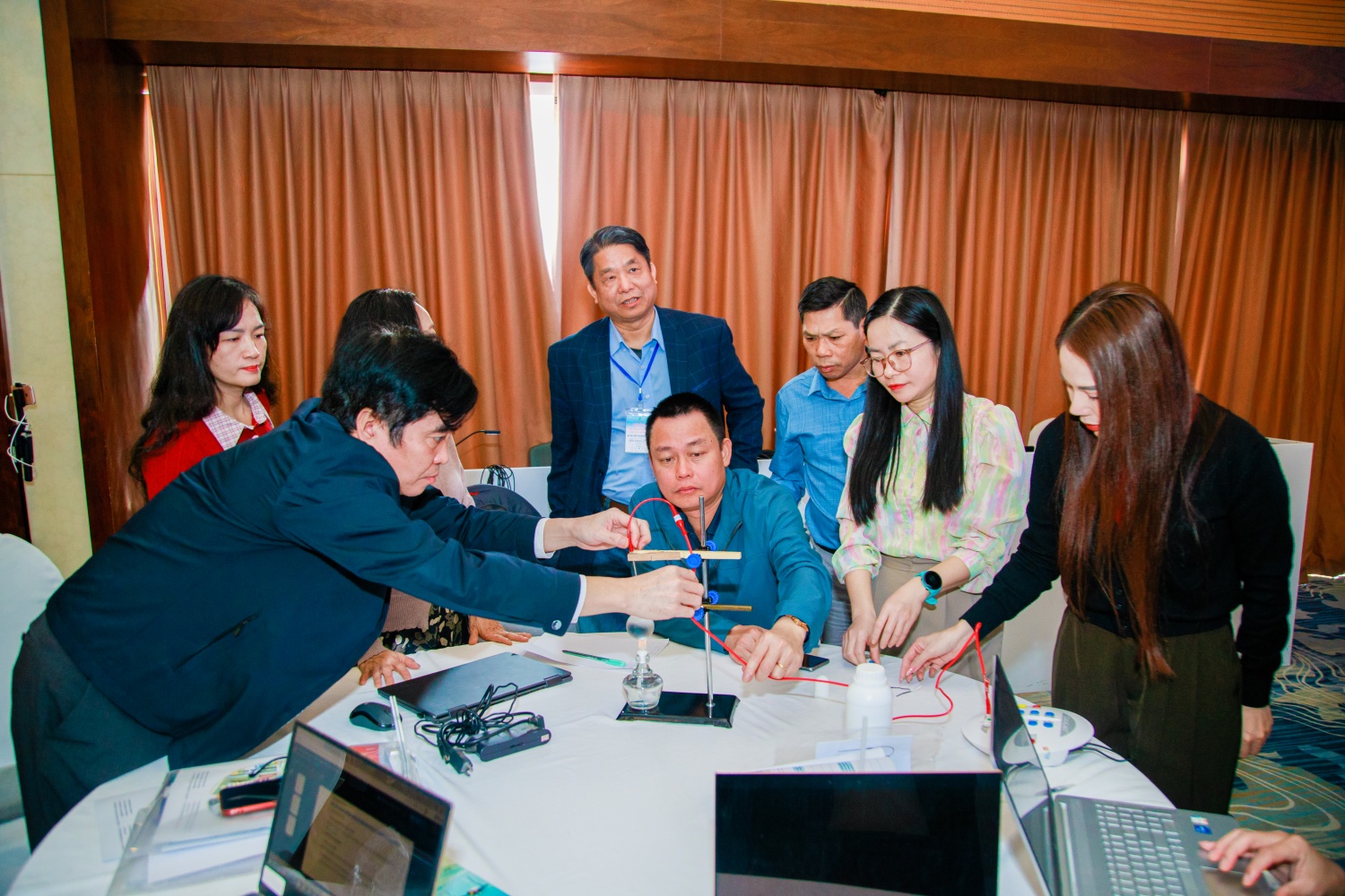 Khai thác hiệu quả, bền vững các phòng thực hành STEM