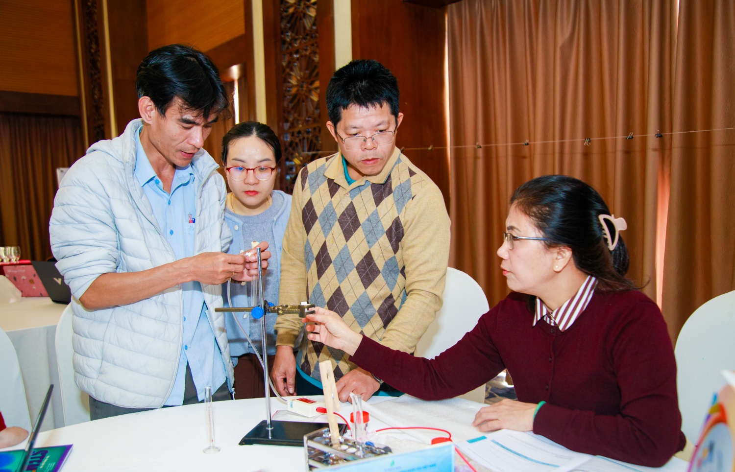 Khai thác hiệu quả, bền vững các phòng thực hành STEM