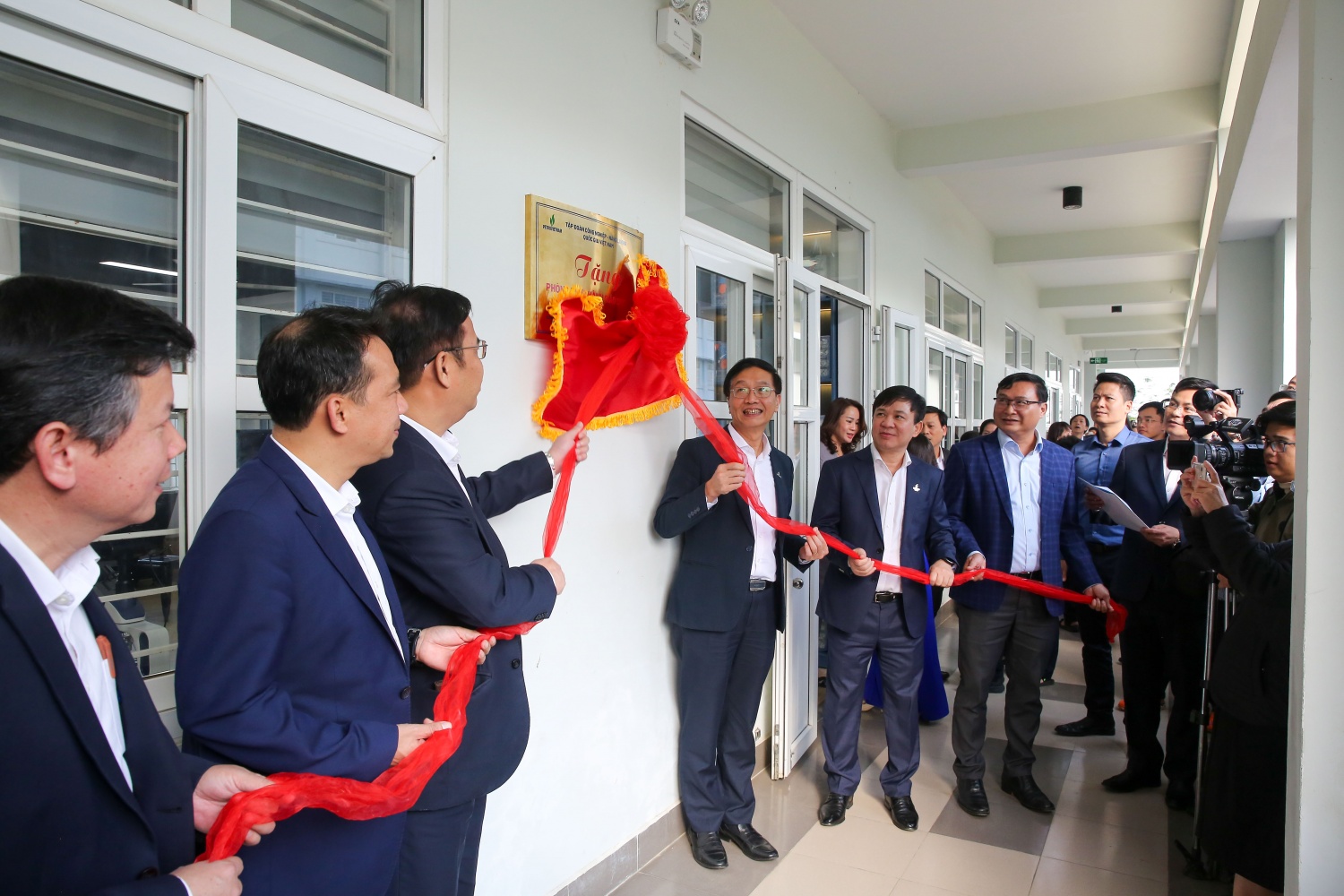 Phát triển nguồn nhân lực, góp phần đưa Huế trở thành Trung tâm Giáo dục – đào tạo, khoa học – công nghệ