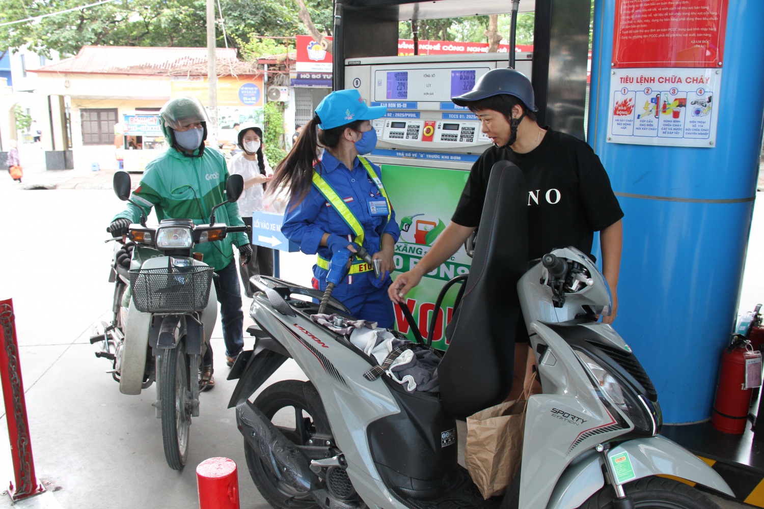 Giá xăng dầu tăng trở lại từ 15h ngày 15/1