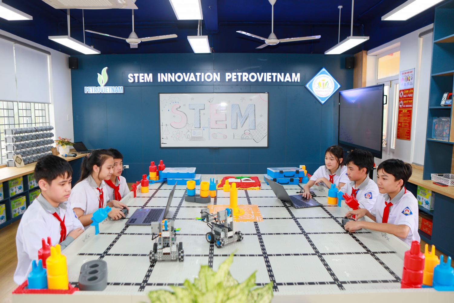 Đưa giáo dục STEM đến với học sinh “Vùng đất lửa” Quảng Trị