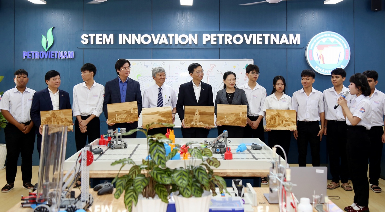 Khánh thành các phòng STEM Innovation Petrovietnam tại Khánh Hòa: Lan tỏa đổi mới sáng tạo từ giáo dục