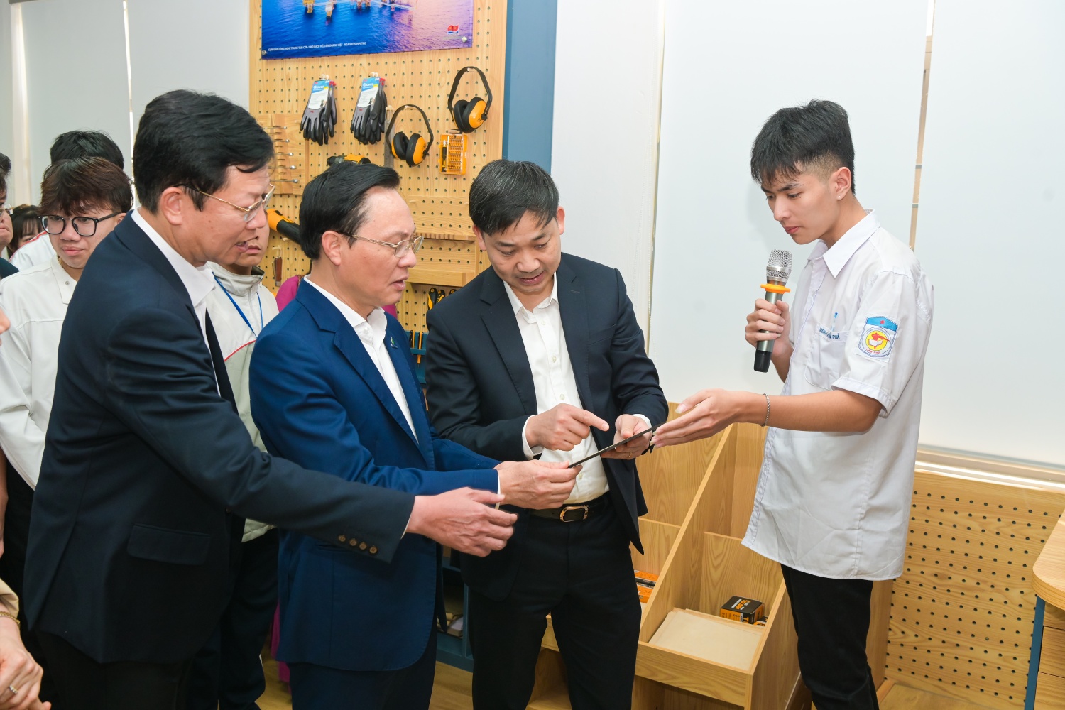 [Chùm ảnh] Petrovietnam đồng hành phát triển không gian giáo dục STEM tại Quảng Ninh