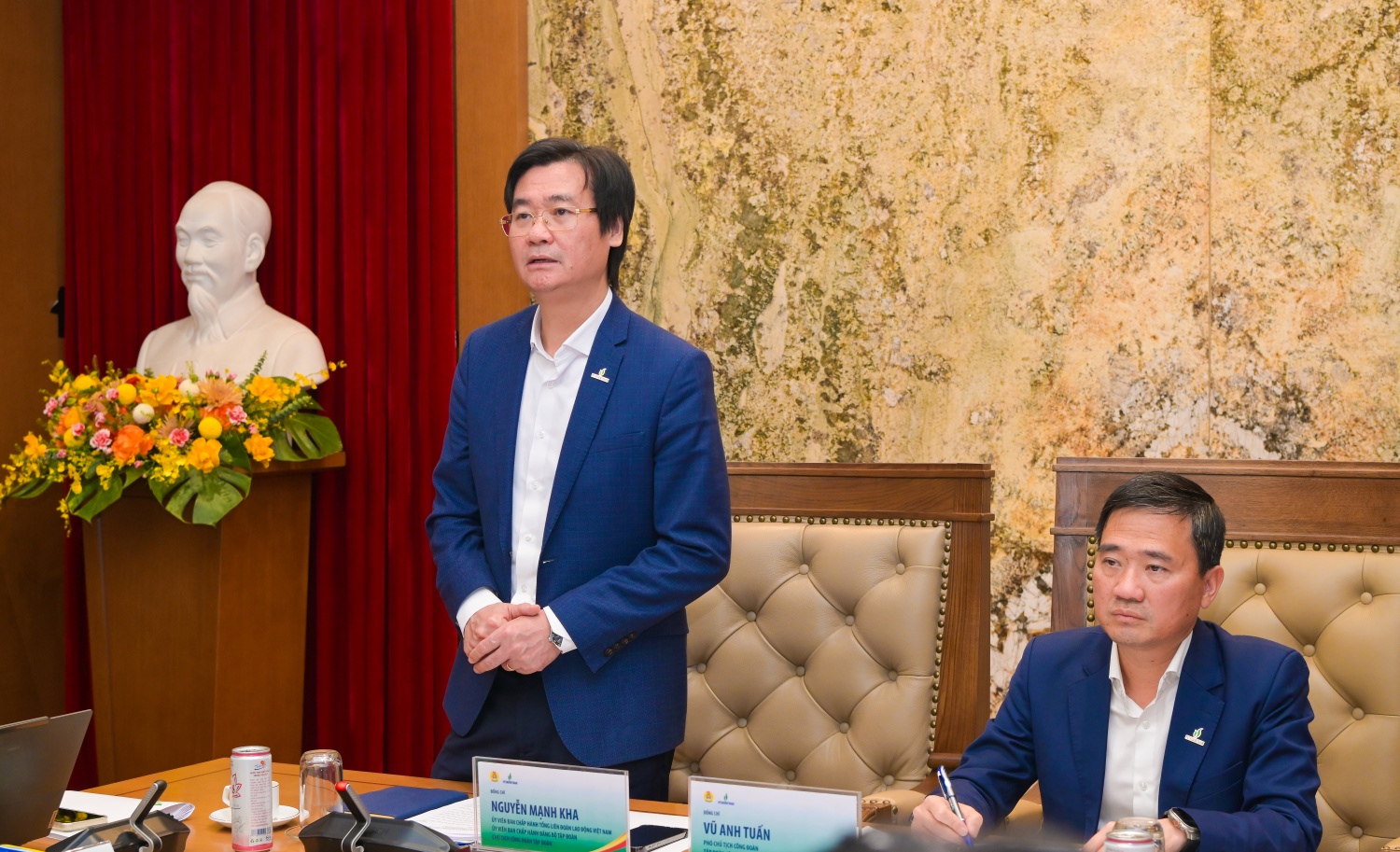 đồng chí Nguyễn Mạnh Kha - Ủy viên Ban Chấp hành Tổng LĐLĐ Việt Nam, Ủy viên Ban Chấp hành Đảng bộ, Chủ tịch Công đoàn Petrovietnam 