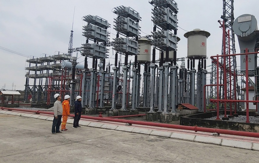 Những “người lính truyền tải” thầm lặng giữ dòng điện góp phần vào thành công Đại hội Đảng XIV