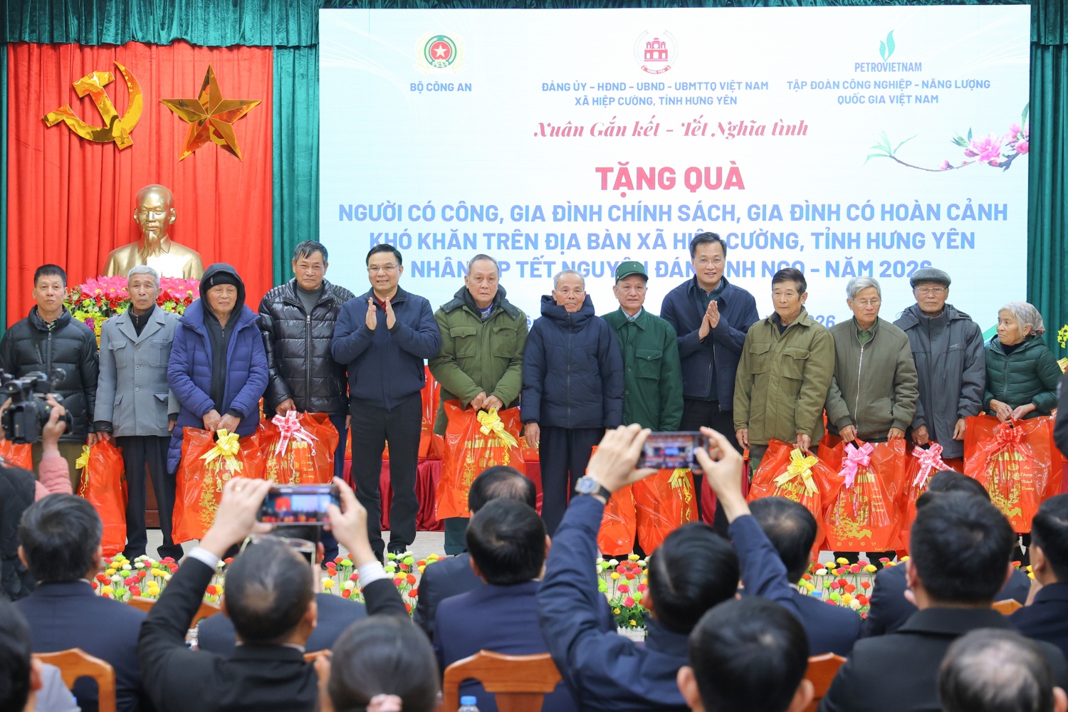 Petrovietnam đồng hành cùng nhân dân xã Hiệp Cường đón Xuân gắn kết   Tết nghĩa tình