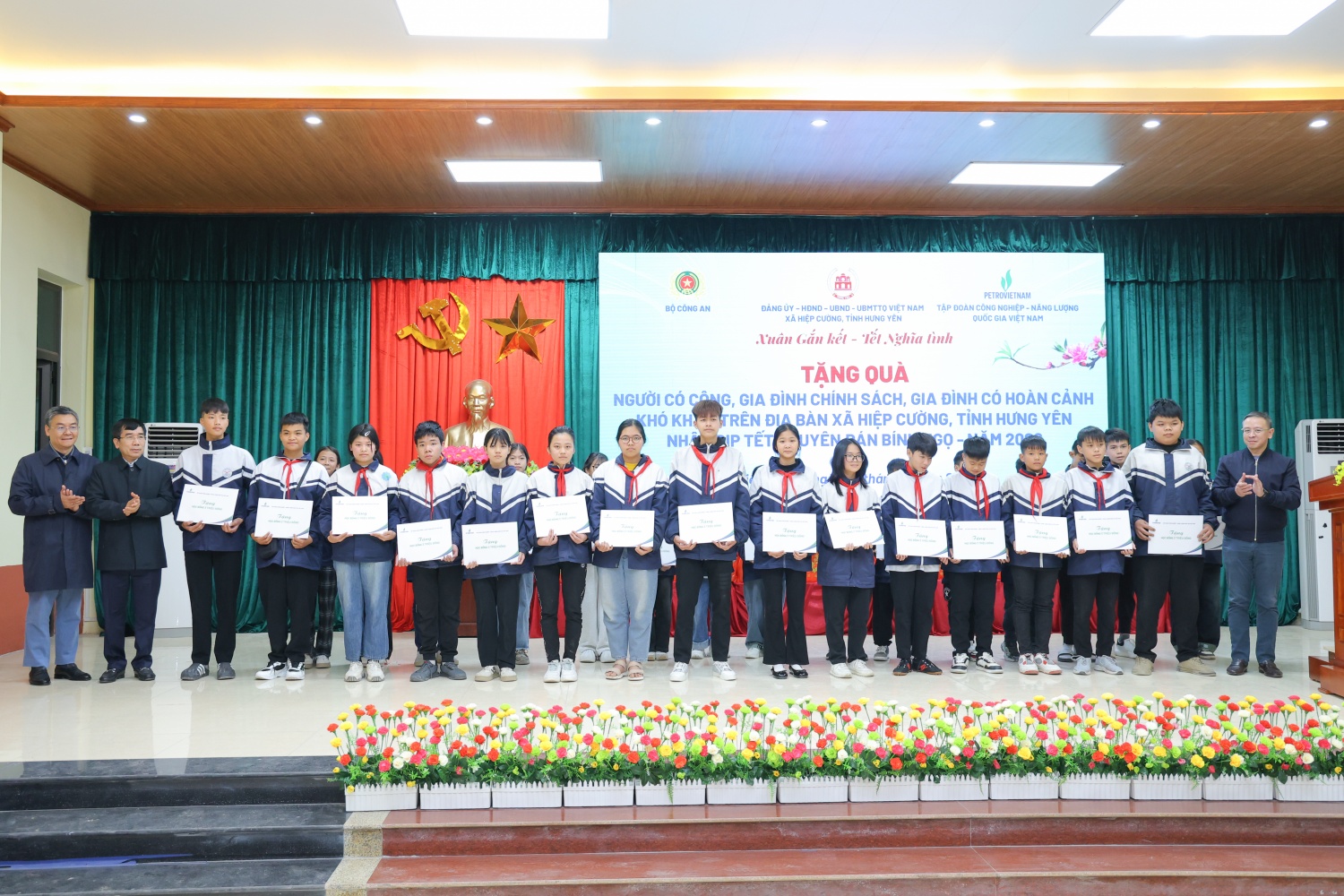 Petrovietnam đồng hành cùng nhân dân xã Hiệp Cường đón Xuân gắn kết   Tết nghĩa tình