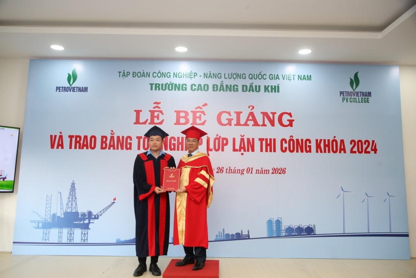 Trường Cao đẳng Dầu khí trao bằng tốt nghiệp cho 24 học sinh nghề Lặn thi công khóa 2024 PV College trao bằng tốt nghiệp cho 24 học sinh lớp Lặn thi công khóa 2024