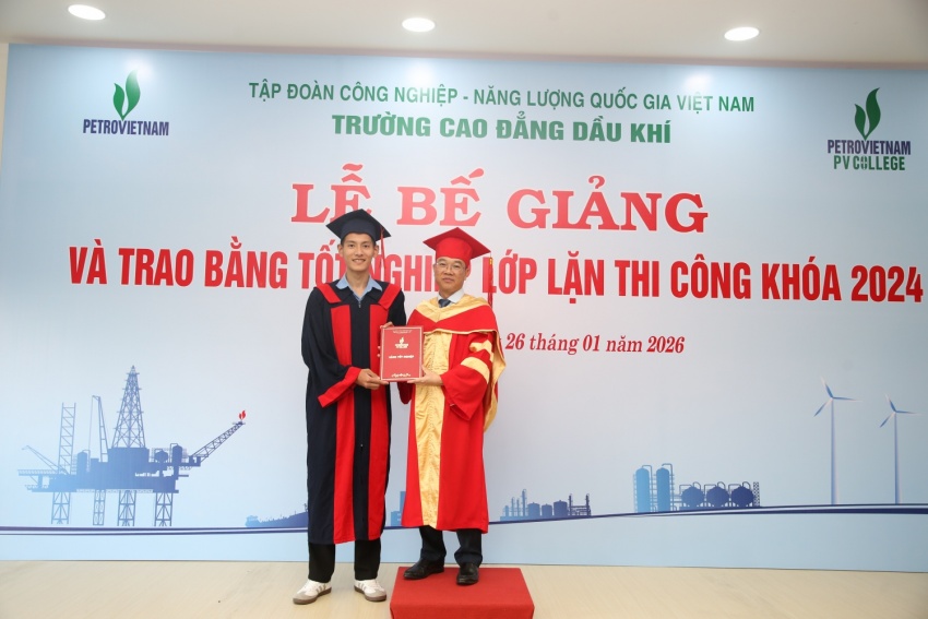 Trường Cao đẳng Dầu khí trao bằng tốt nghiệp cho 24 học sinh nghề Lặn thi công khóa 2024 PV College trao bằng tốt nghiệp cho 24 học sinh lớp Lặn thi công khóa 2024