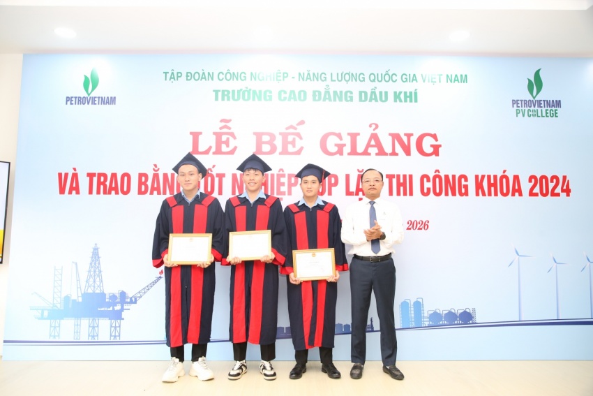 Trường Cao đẳng Dầu khí trao bằng tốt nghiệp cho 24 học sinh nghề Lặn thi công khóa 2024 PV College trao bằng tốt nghiệp cho 24 học sinh lớp Lặn thi công khóa 2024