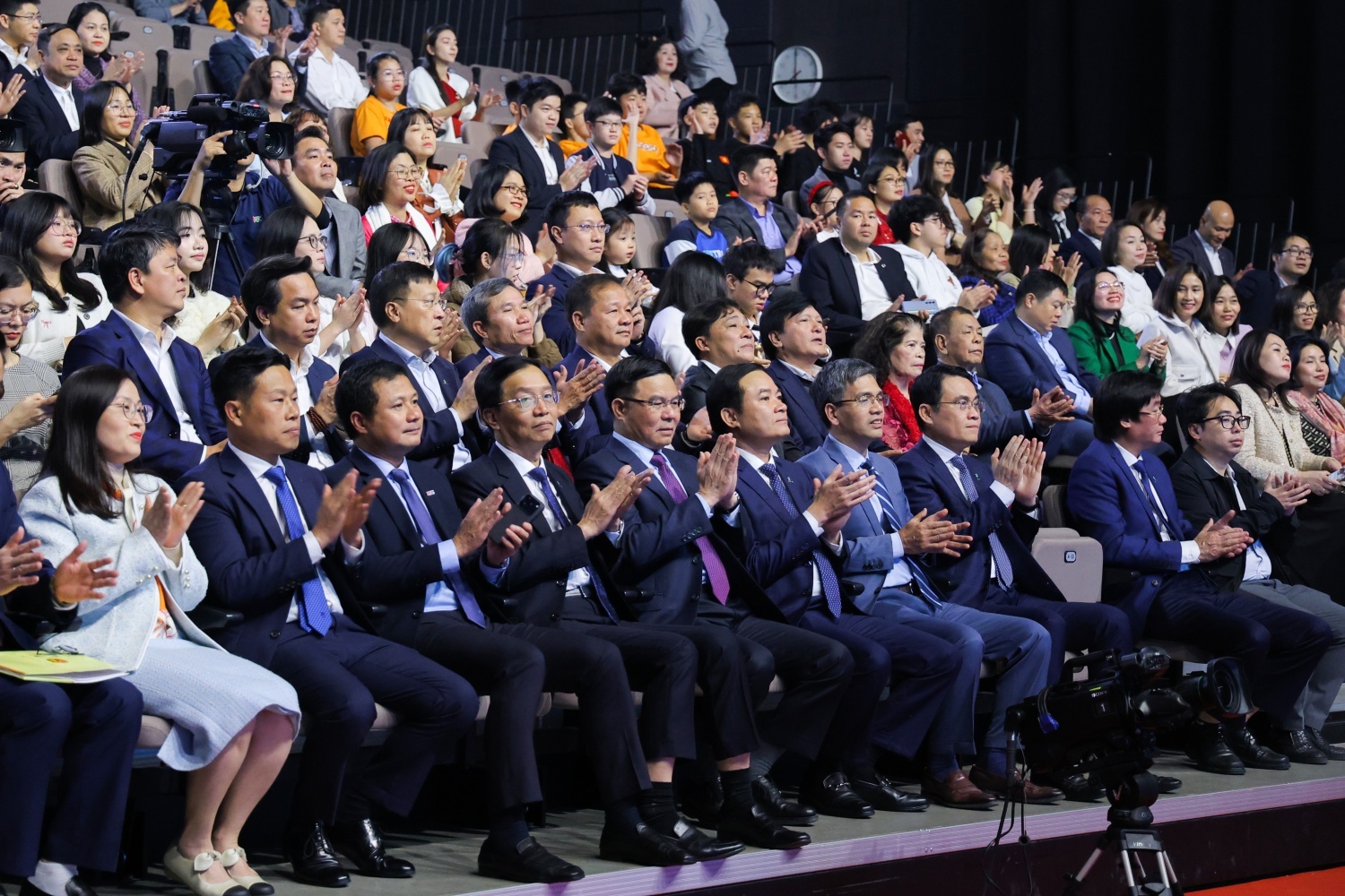 Một chương trình đầy cảm xúc, một hành trình đầy hứng khởi