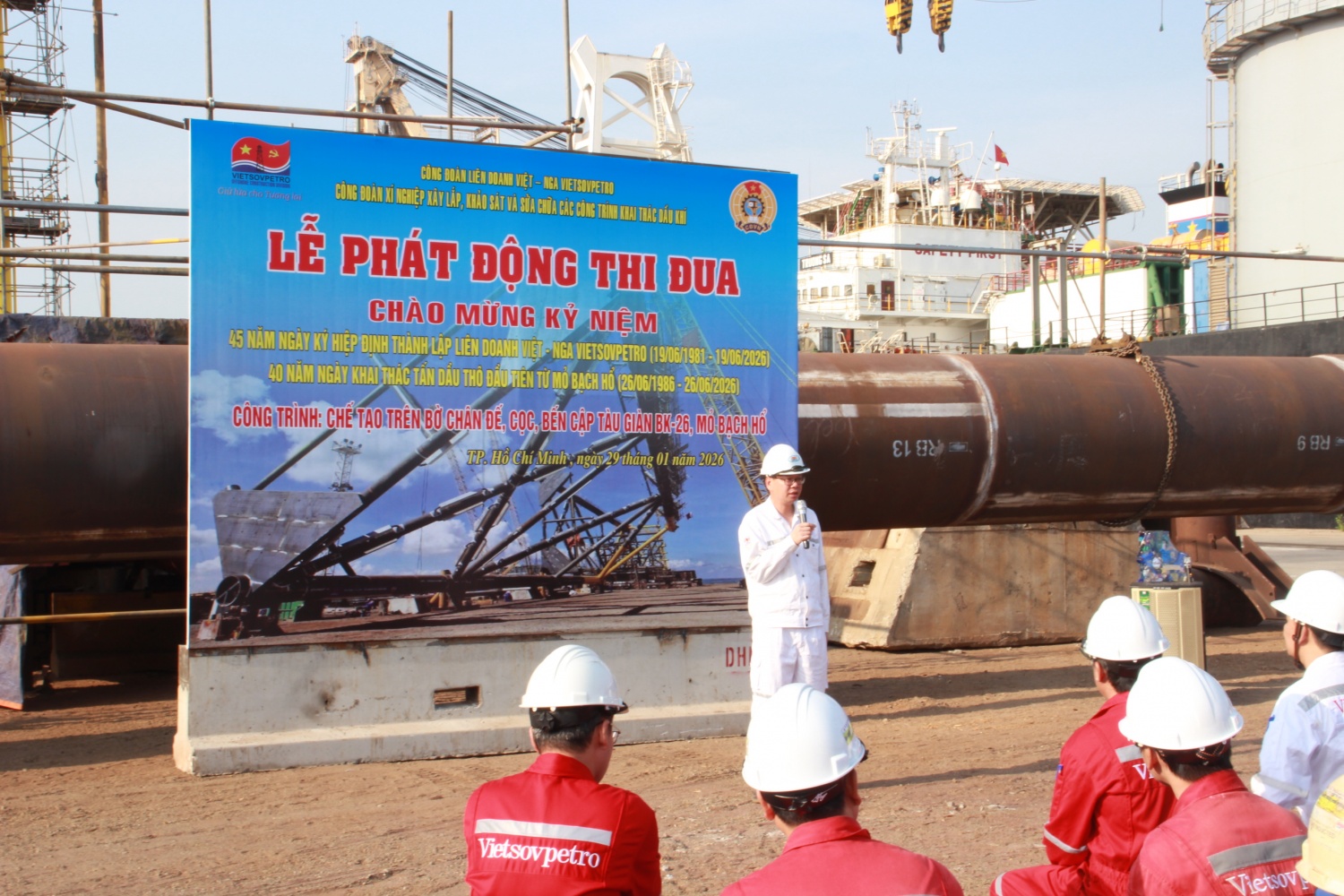 Vietsovpetro: Công đoàn Xí nghiệp Xây lắp phát động thi đua hoàn thành công trình BK26