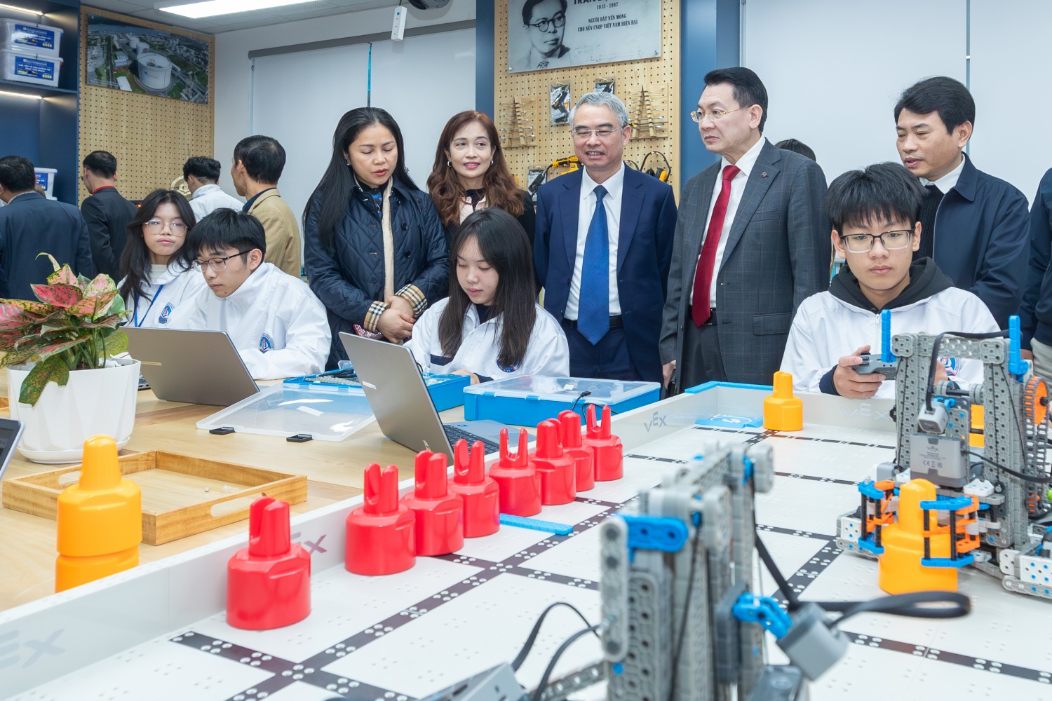 Đánh thức đam mê nghiên cứu khoa học tại Trường THPT chuyên Thái Bình