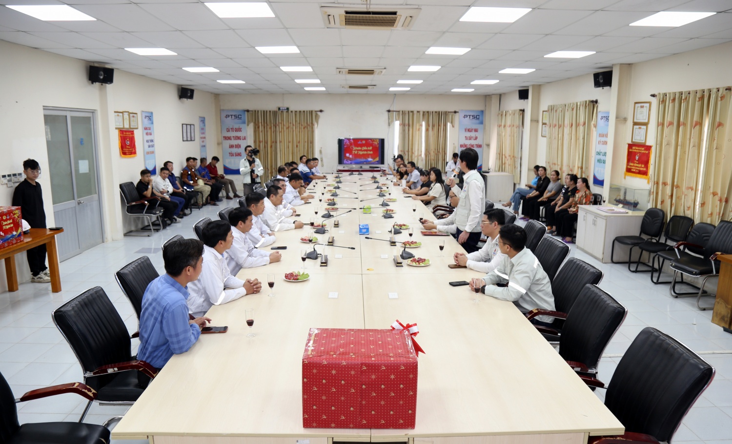 Công đoàn Petrovietnam thăm, chúc Tết người lao động PTSC Long Phú