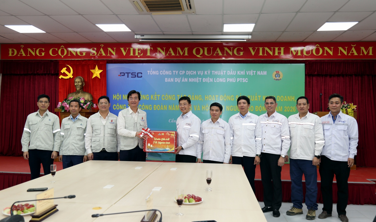 Công đoàn Petrovietnam thăm, chúc Tết người lao động PTSC Long Phú