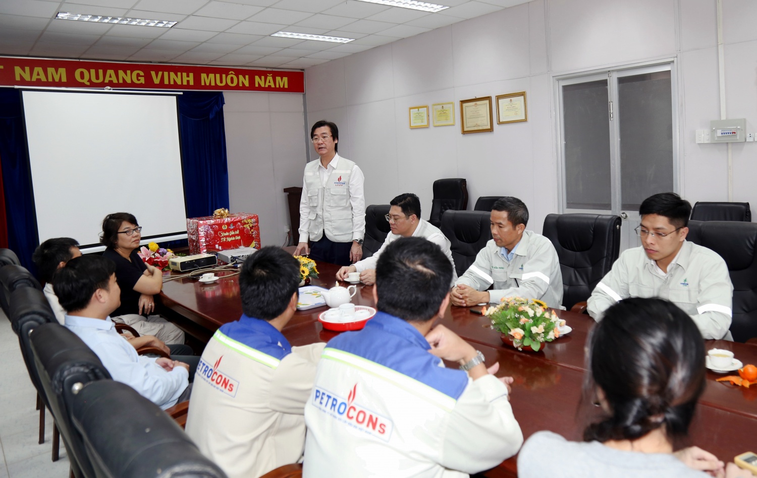 Công đoàn Petrovietnam động viên, chúc Tết người lao động PETROCONs trên công trường Long Phú 1