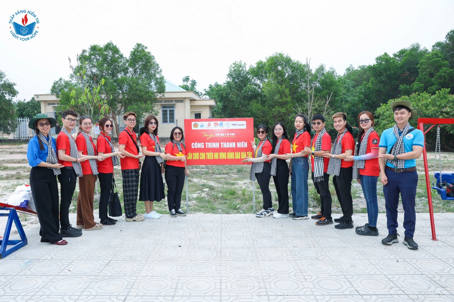 Cựu sinh viên Quỹ tổ chức và tham gia chương trình “Tháng ba biên giới” và khánh thành nhiều công trình đóng góp cho cộng đồng