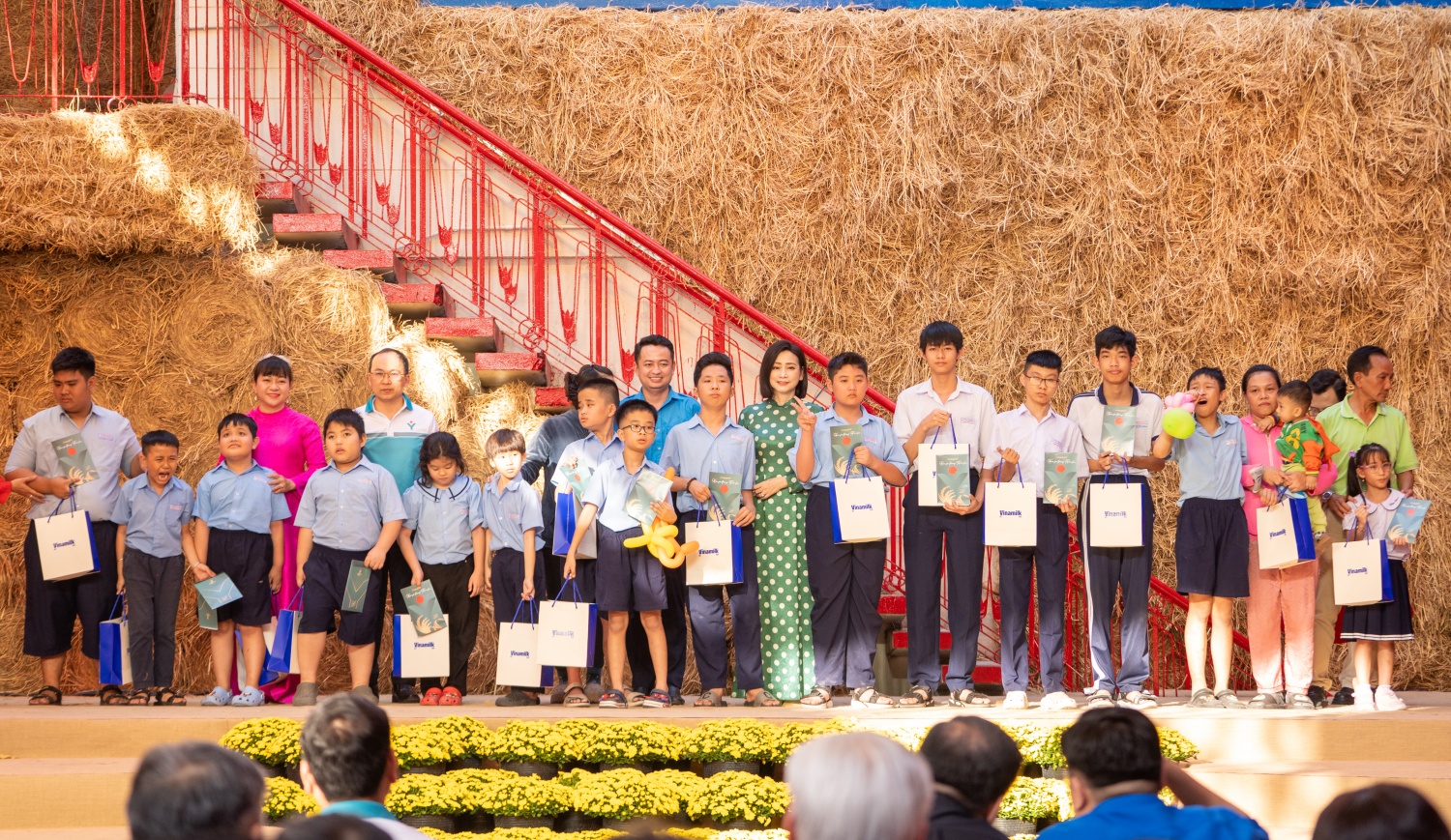 PVFCCo – Phú Mỹ chăm lo Tết cho 200 thiếu nhi khó khăn tại Lễ hội Tết Việt