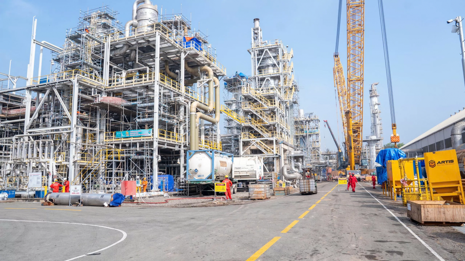 The Phu My Fertilizer Plant successfully completed its comprehensive maintenance, more than 4 days ahead of schedule, and has resumed operations at over capacity