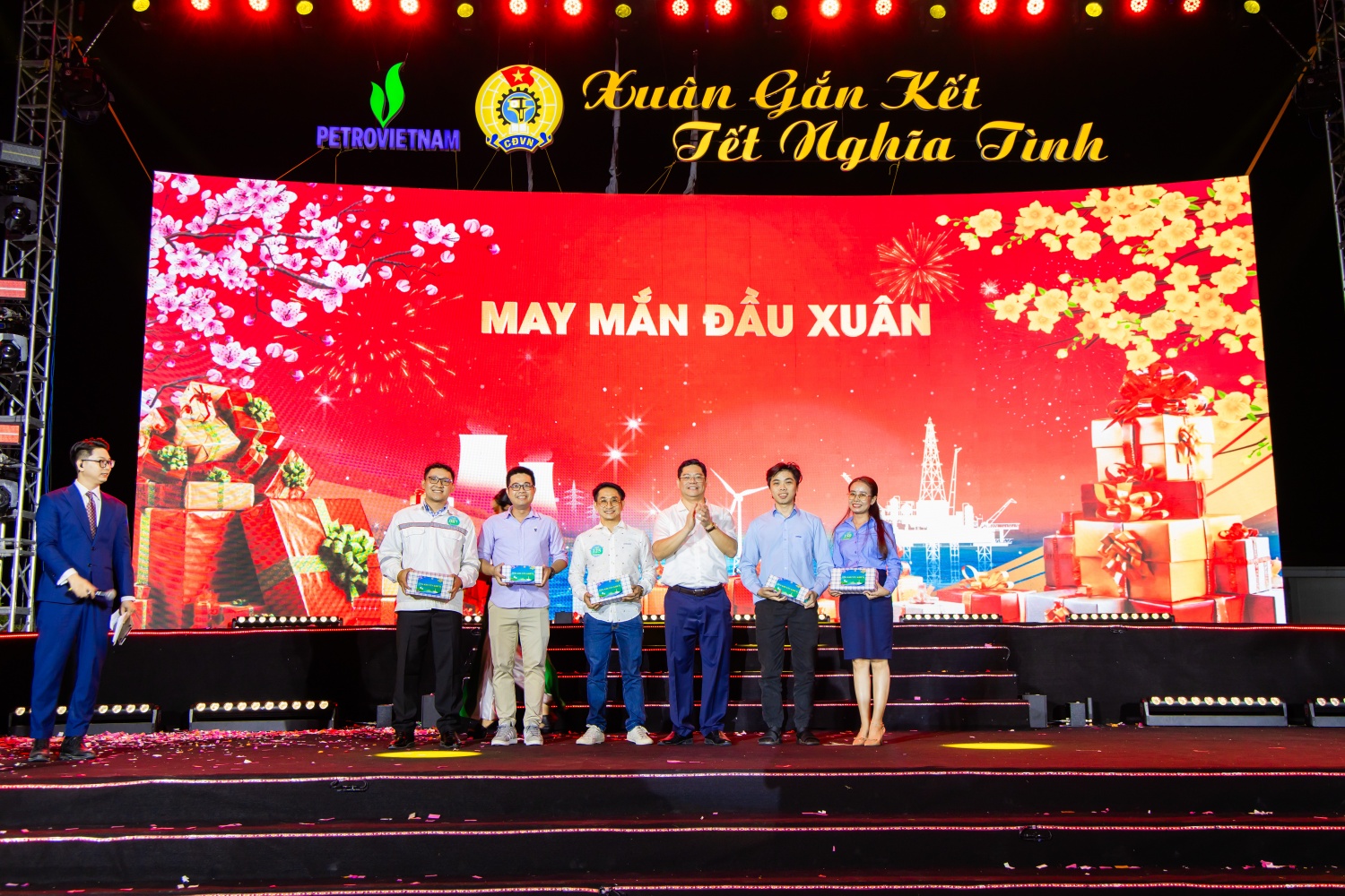 Lan tỏa chương trình Petrovietnam: Xuân Gắn kết - Tết Nghĩa tình trên công trường chuỗi dự án khí - điện Lô B - Ô Môn