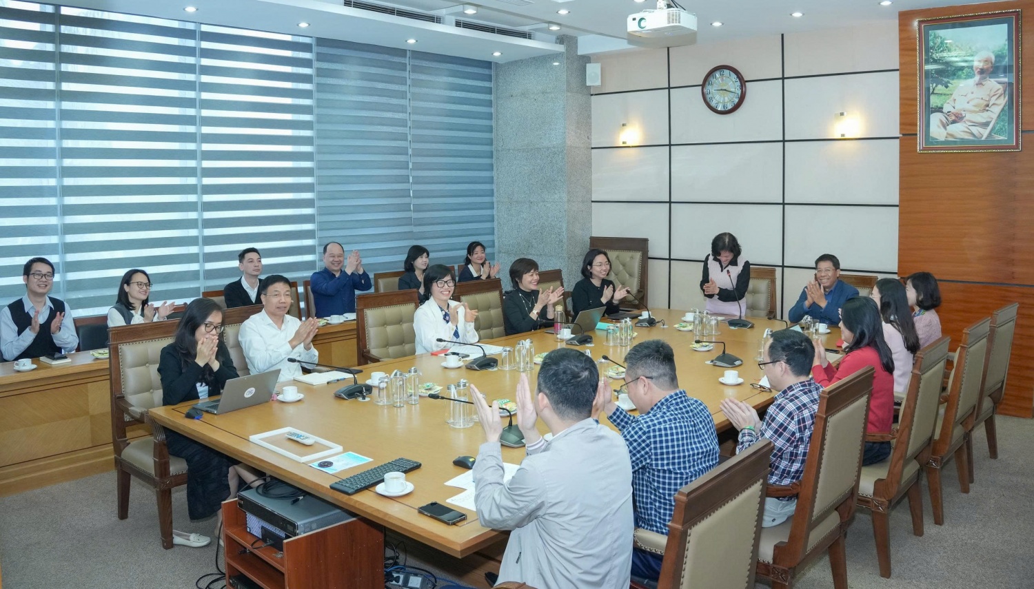 Đồng chí Nguyễn Văn Mậu, Ủy viên Ban Thường vụ Đảng ủy, Chủ nhiệm Ủy ban Kiểm tra Đảng ủy Tập đoàn, Bí thư Đảng ủy BMQL&ĐH sinh hoạt tại Chi bộ Kiểm tra - Kiểm soát nội bộ.