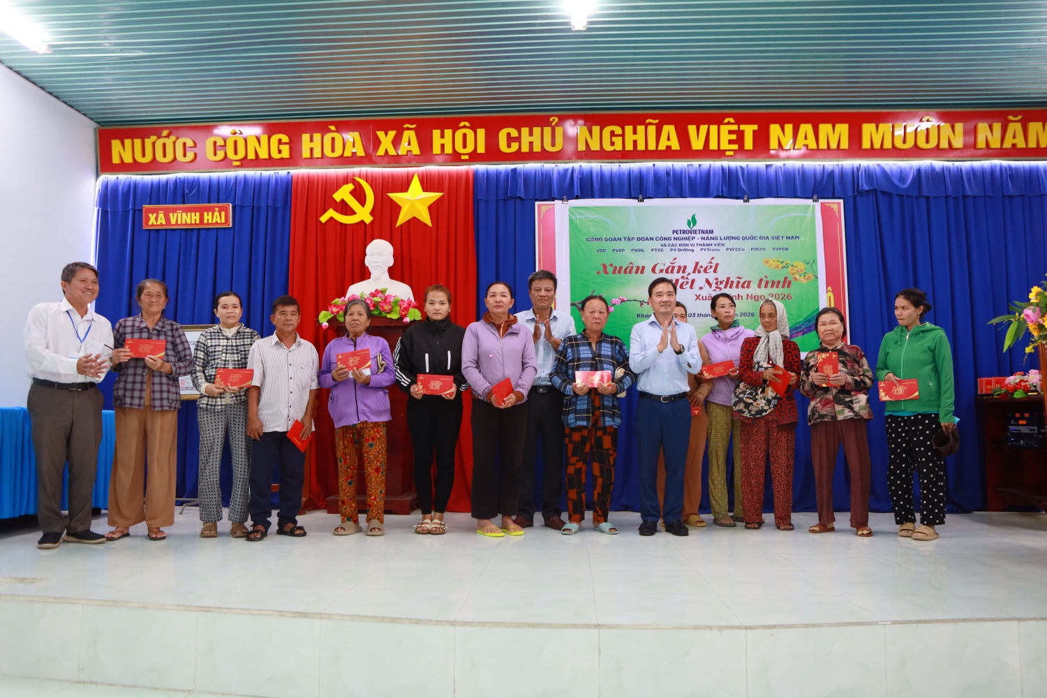Petrovietnam trao quà Tết, lan tỏa nghĩa tình tại Khánh Hòa