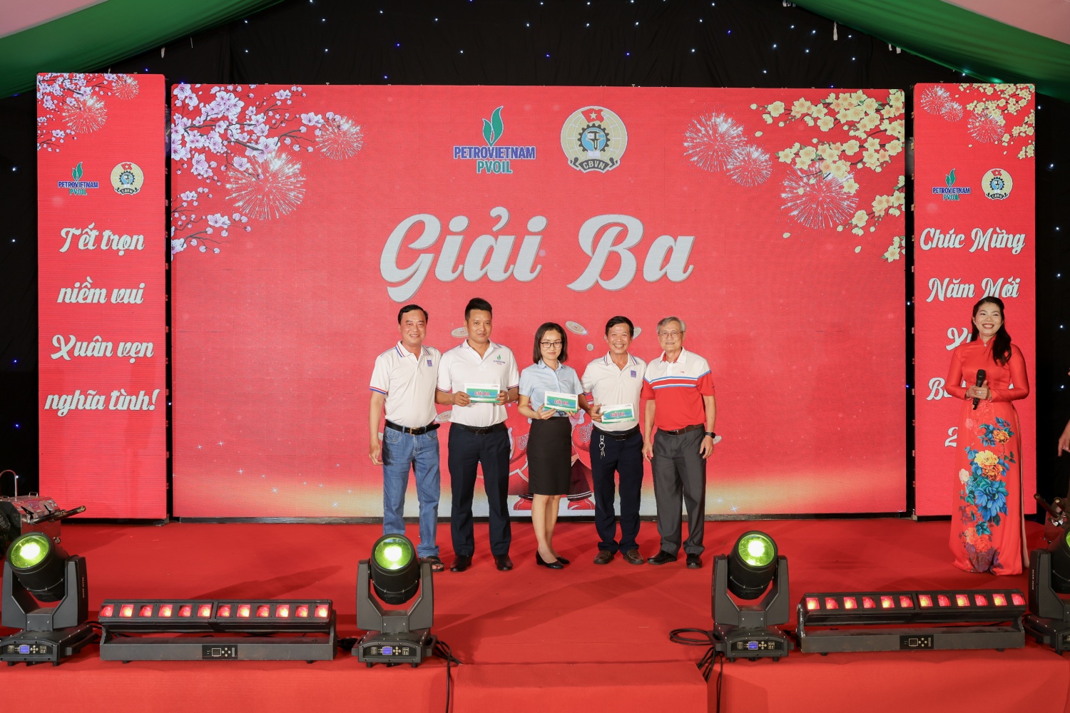 “Petrovietnam: Xuân Gắn kết - Tết Nghĩa tình” đến với người lao động PVOIL khu vực Tây Nam bộ