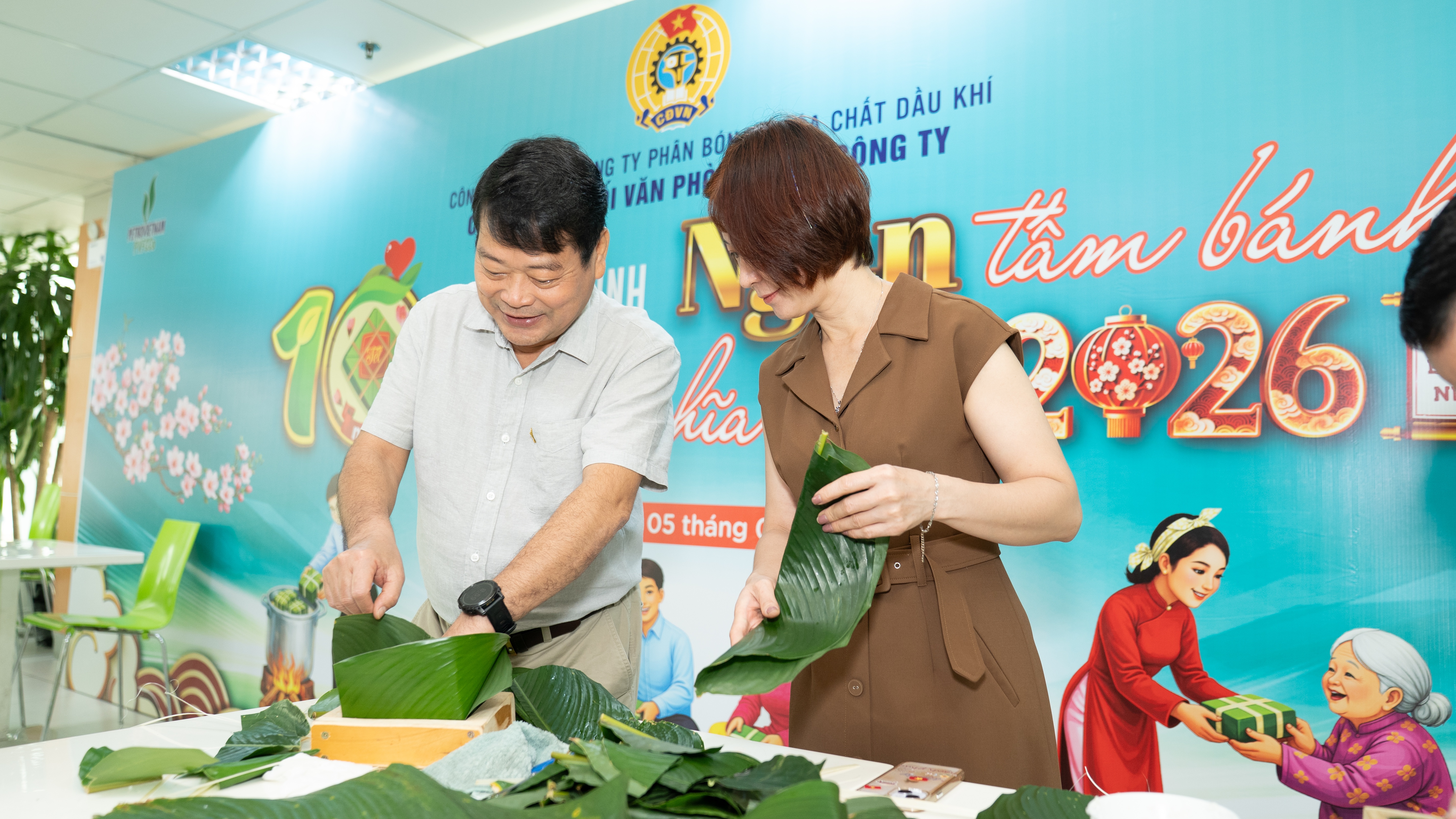 [P Magazine] Bánh chưng xanh mang nghĩa tình PVFCCo - Phú Mỹ đến với cảnh đời neo đơn