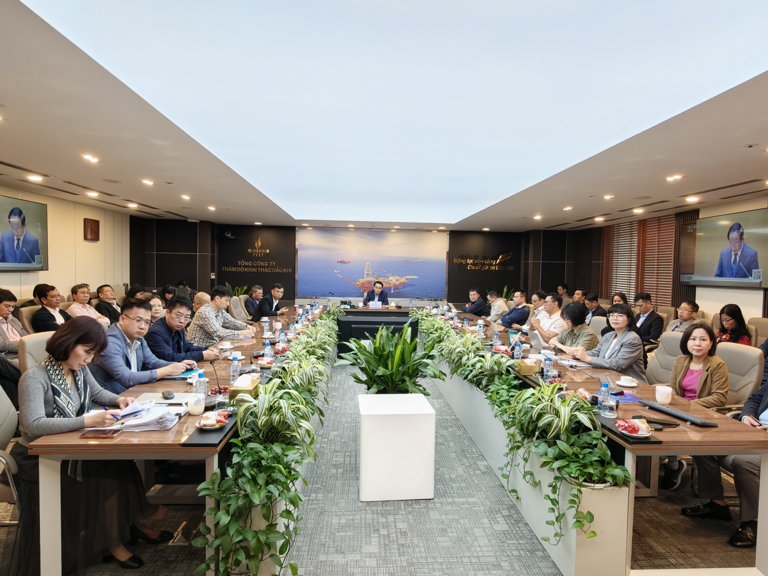 Đảng bộ Petrovietnam tham dự Hội nghị học tập, triển khai Nghị quyết Đại hội XIV của Đảng