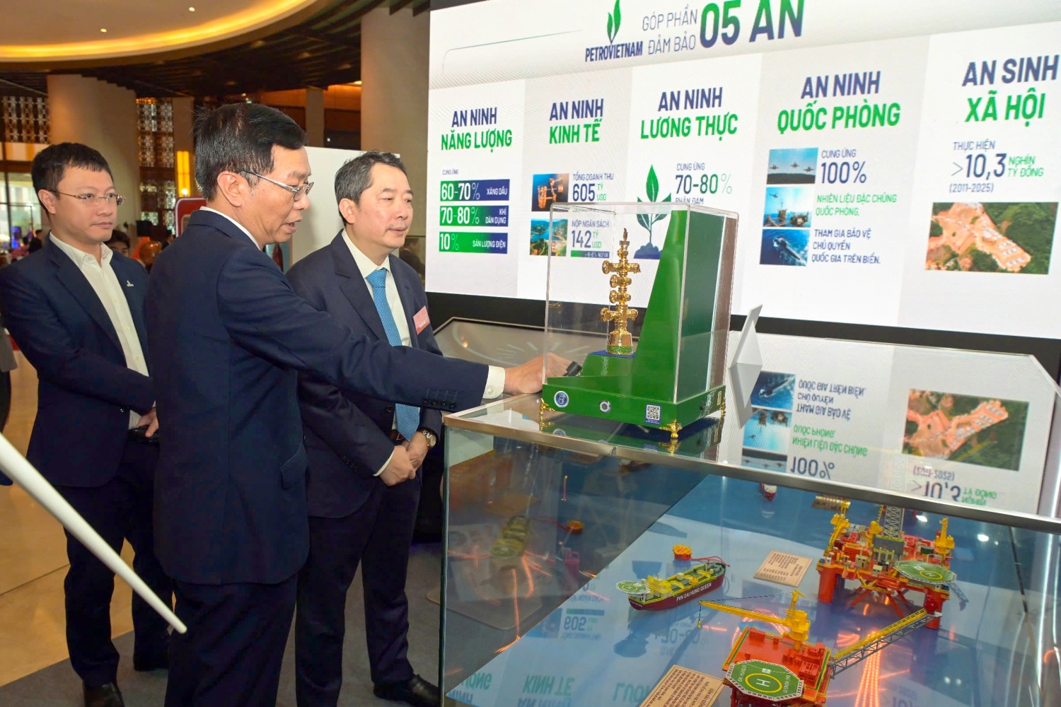 Đảng bộ Petrovietnam tham dự Hội nghị học tập, triển khai Nghị quyết Đại hội XIV của Đảng