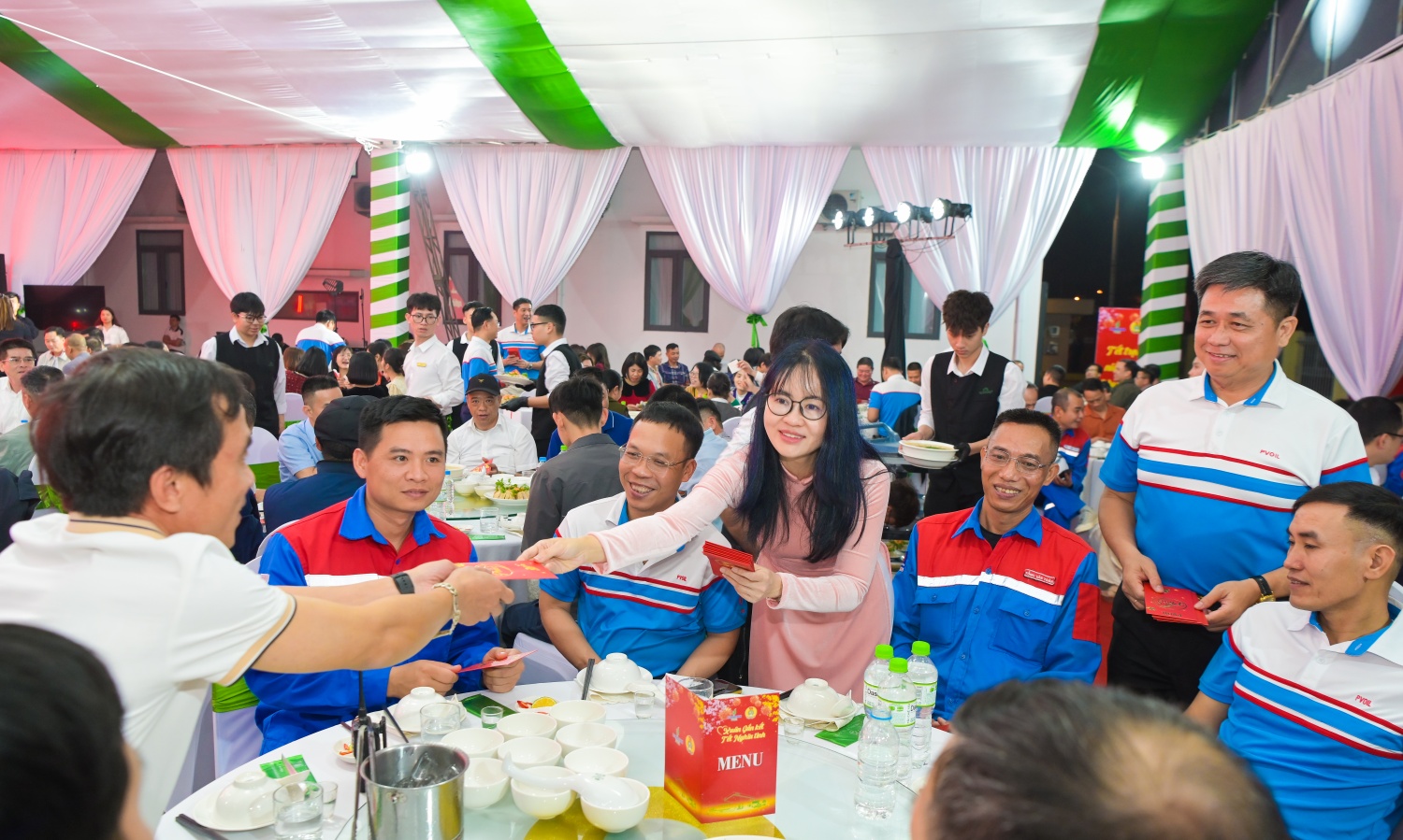 Ấm áp nghĩa tình nơi “mái nhà chung” PVOIL