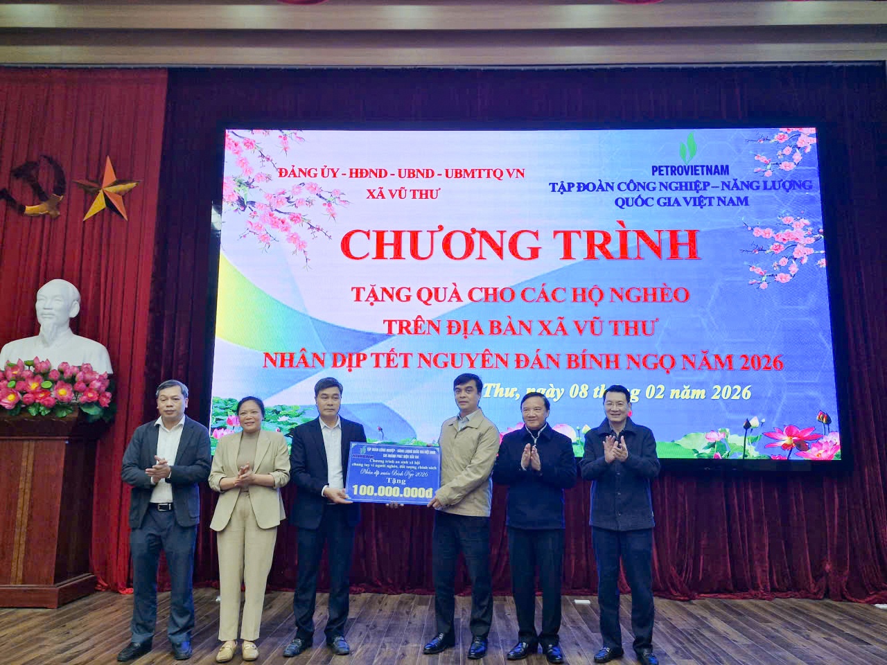 Petrovietnam mang Tết ấm no đến với bà con xã Vũ Thư (Hưng Yên)