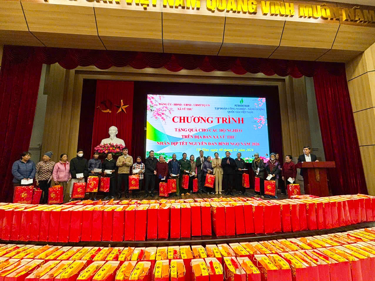 Petrovietnam mang Tết ấm no đến với bà con xã Vũ Thư (Hưng Yên)