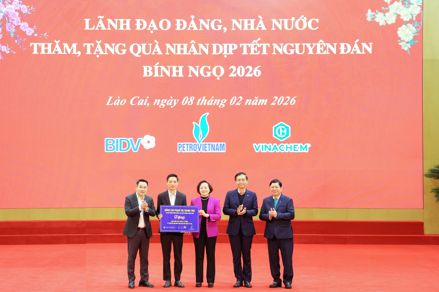 Phó Thủ tướng Phạm Thị Thanh Trà thăm, chúc Tết đồng bào các dân tộc và chiến sĩ biên phòng tỉnh Lào Cai