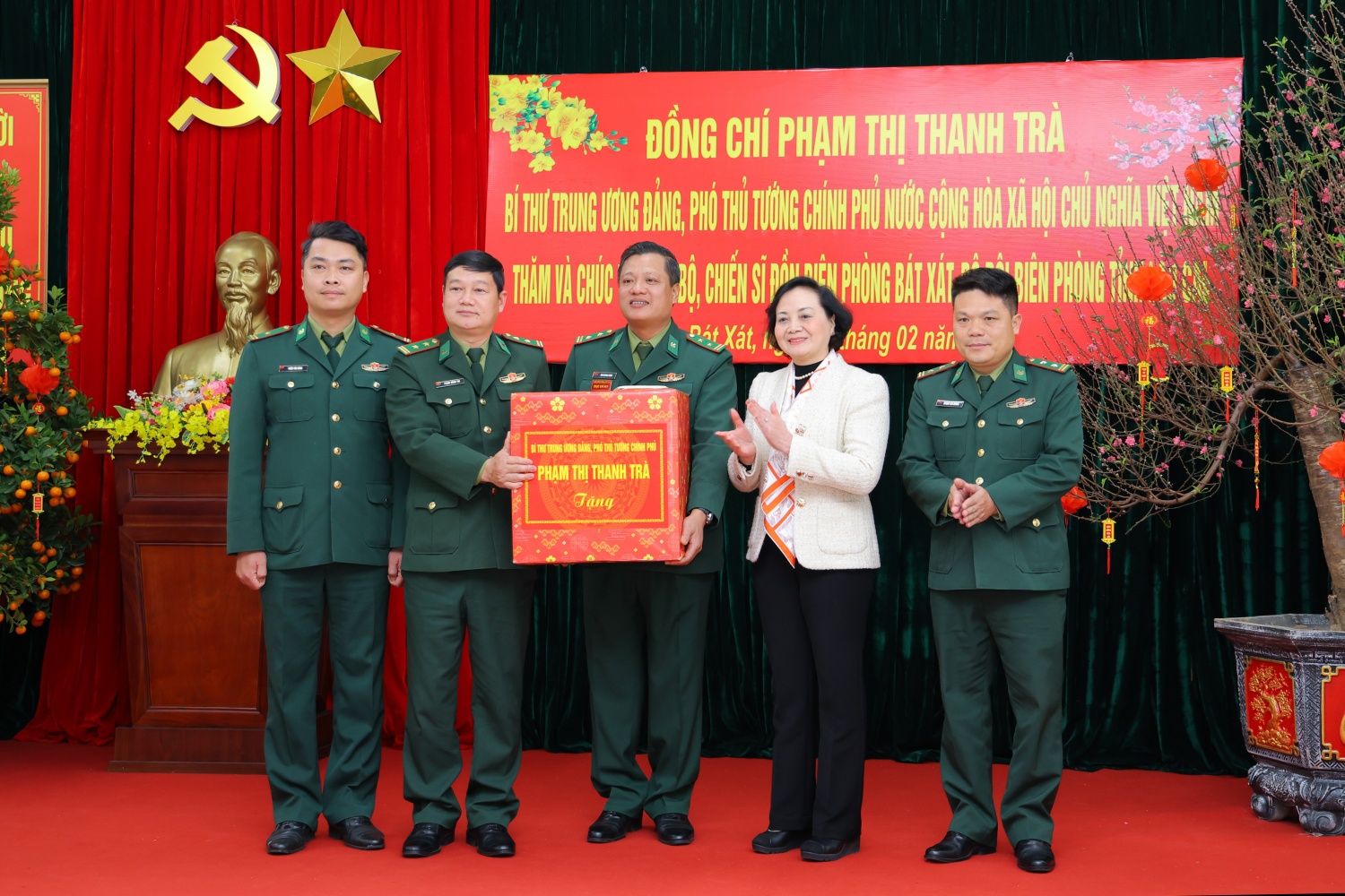 Phó Thủ tướng Phạm Thị Thanh Trà thăm, chúc Tết đồng bào các dân tộc và chiến sĩ biên phòng tỉnh Lào Cai