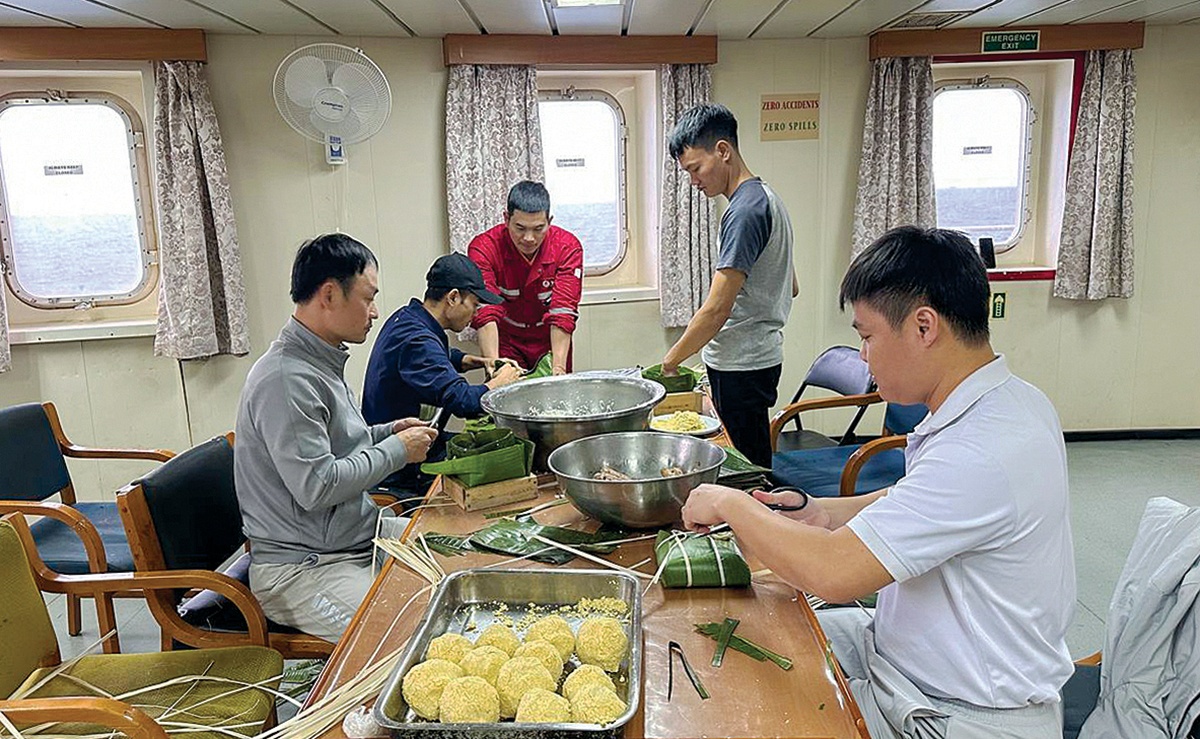 Tết giữa biển khơi