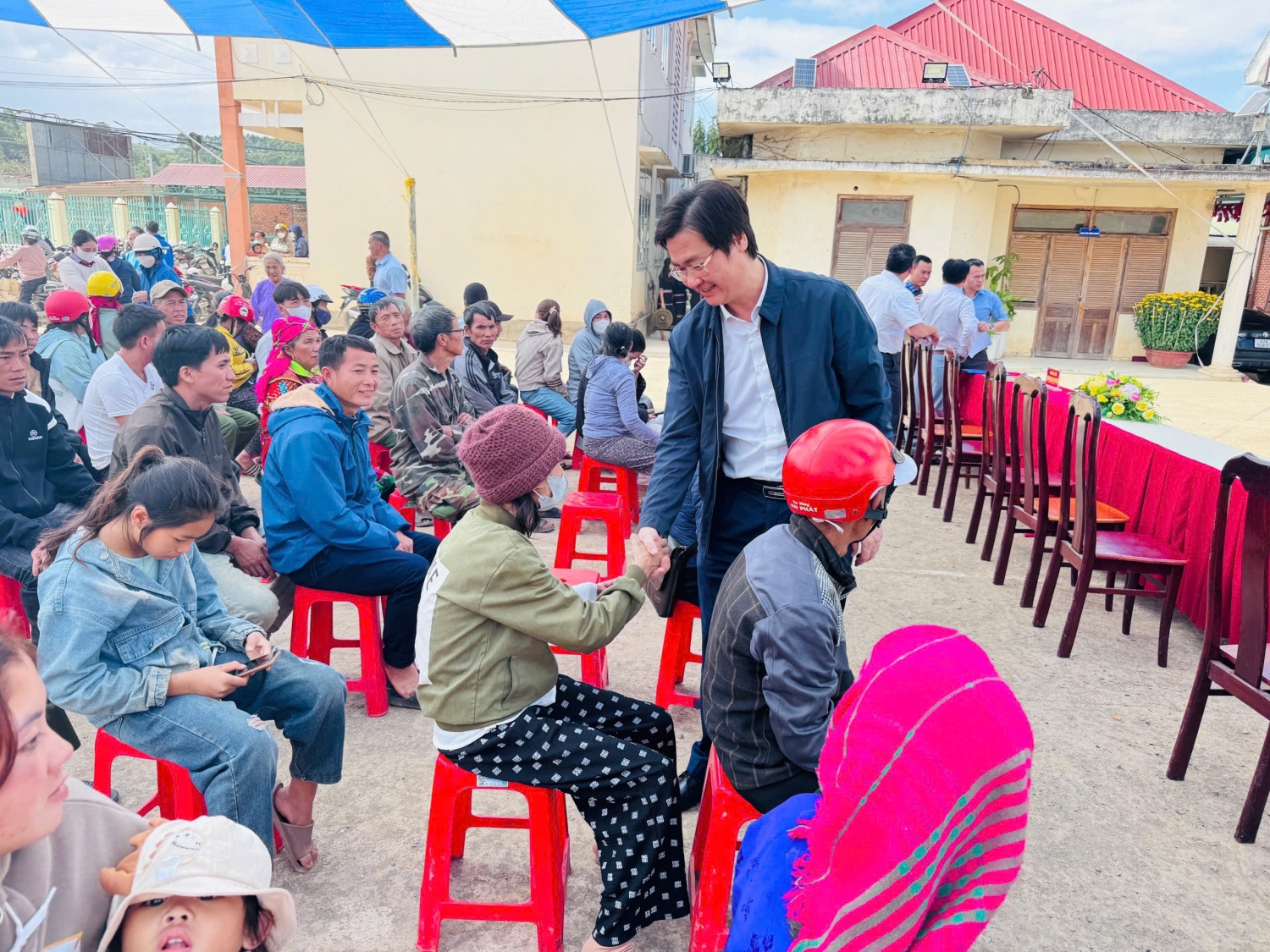 Mang nghĩa tình “Người Petrovietnam” đến với bà con vùng bão lũ tỉnh Đắk Lắk