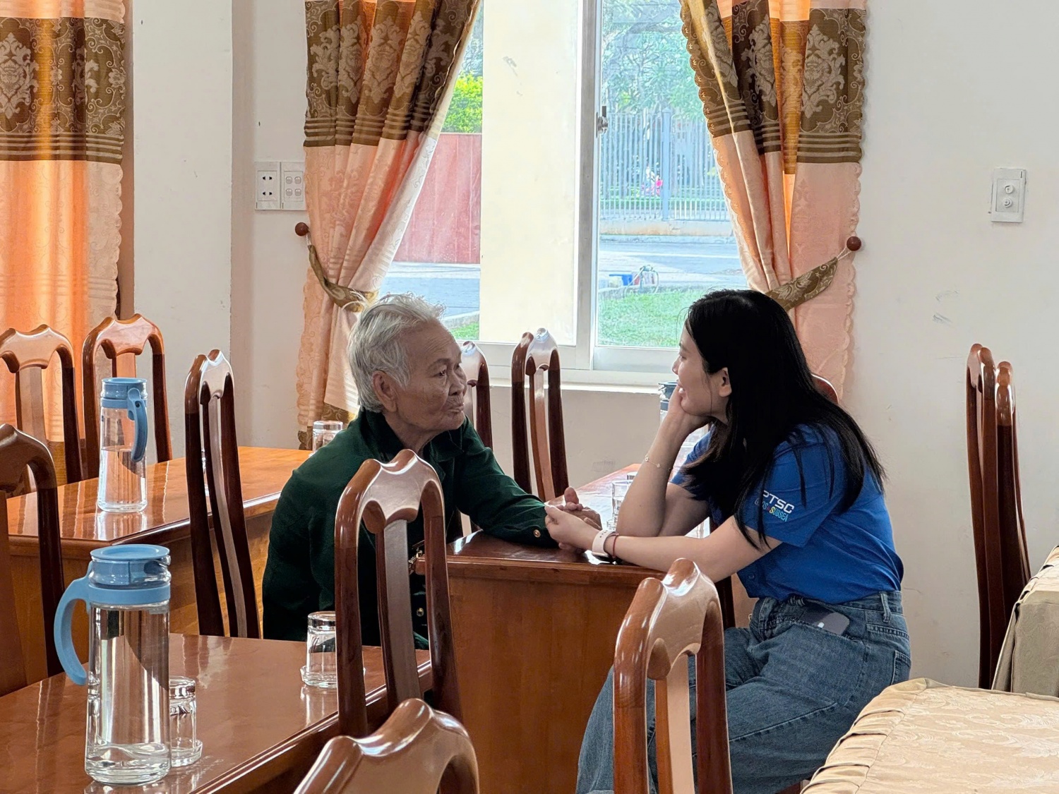 Thanh niên PTSC G&S thăm hỏi các hoàn cảnh khó khăn. Thanh niên PTSC G&S thăm hỏi các hoàn cảnh khó khăn.