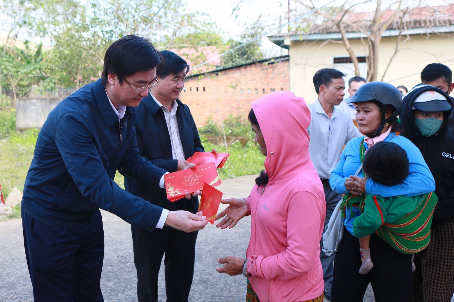 “Petrovietnam: Xuân Gắn kết - Tết Nghĩa tình” mang mùa xuân tới mọi miền đất nước “Petrovietnam: Xuân Gắn kết - Tết Nghĩa tình” mang mùa xuân tới mọi miền đất nước