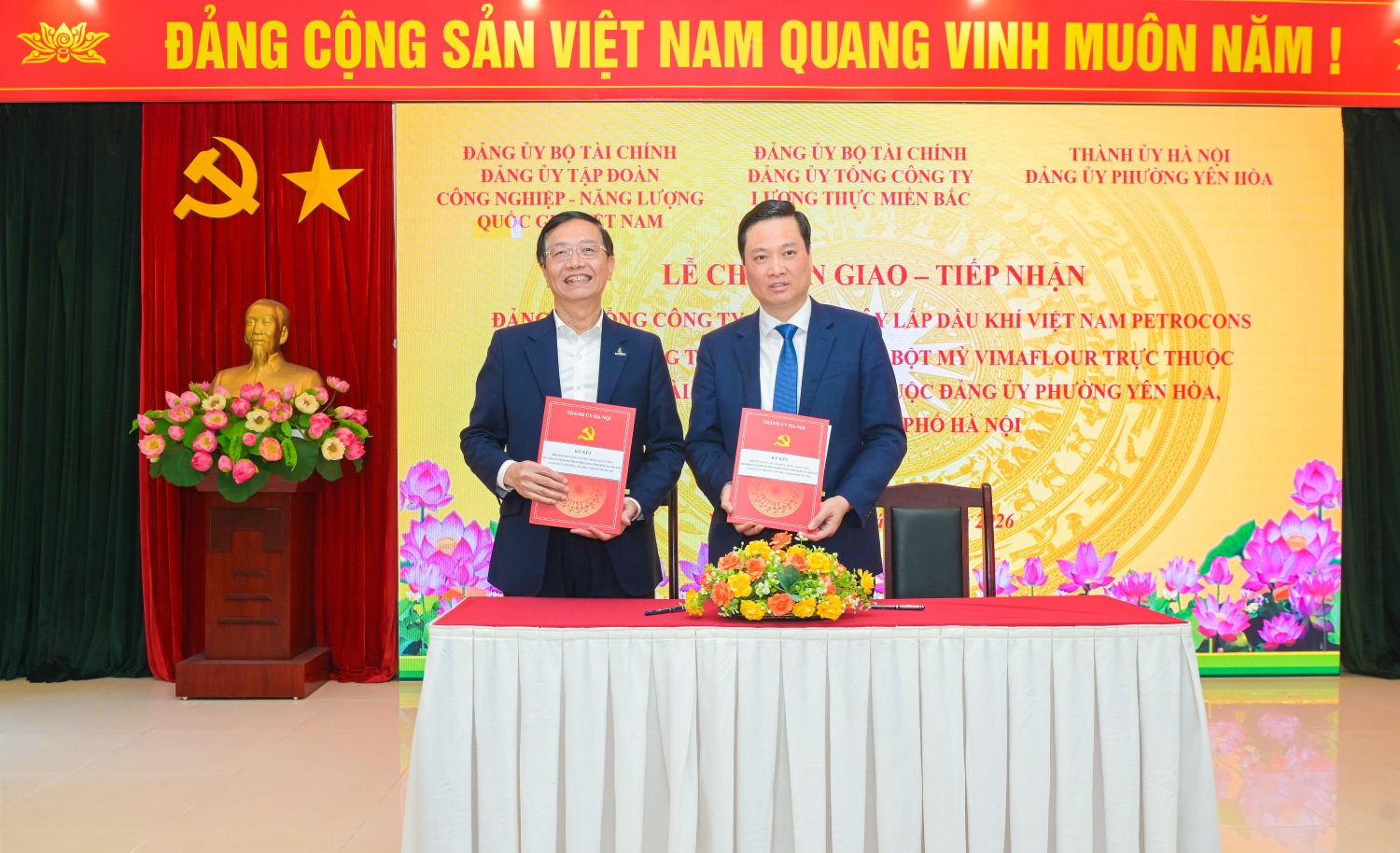 Đảng bộ PETROCONs chính thức về sinh hoạt tại Đảng bộ phường Yên Hòa Đảng bộ PETROCONs chính thức về sinh hoạt tại Đảng bộ phường Yên Hòa