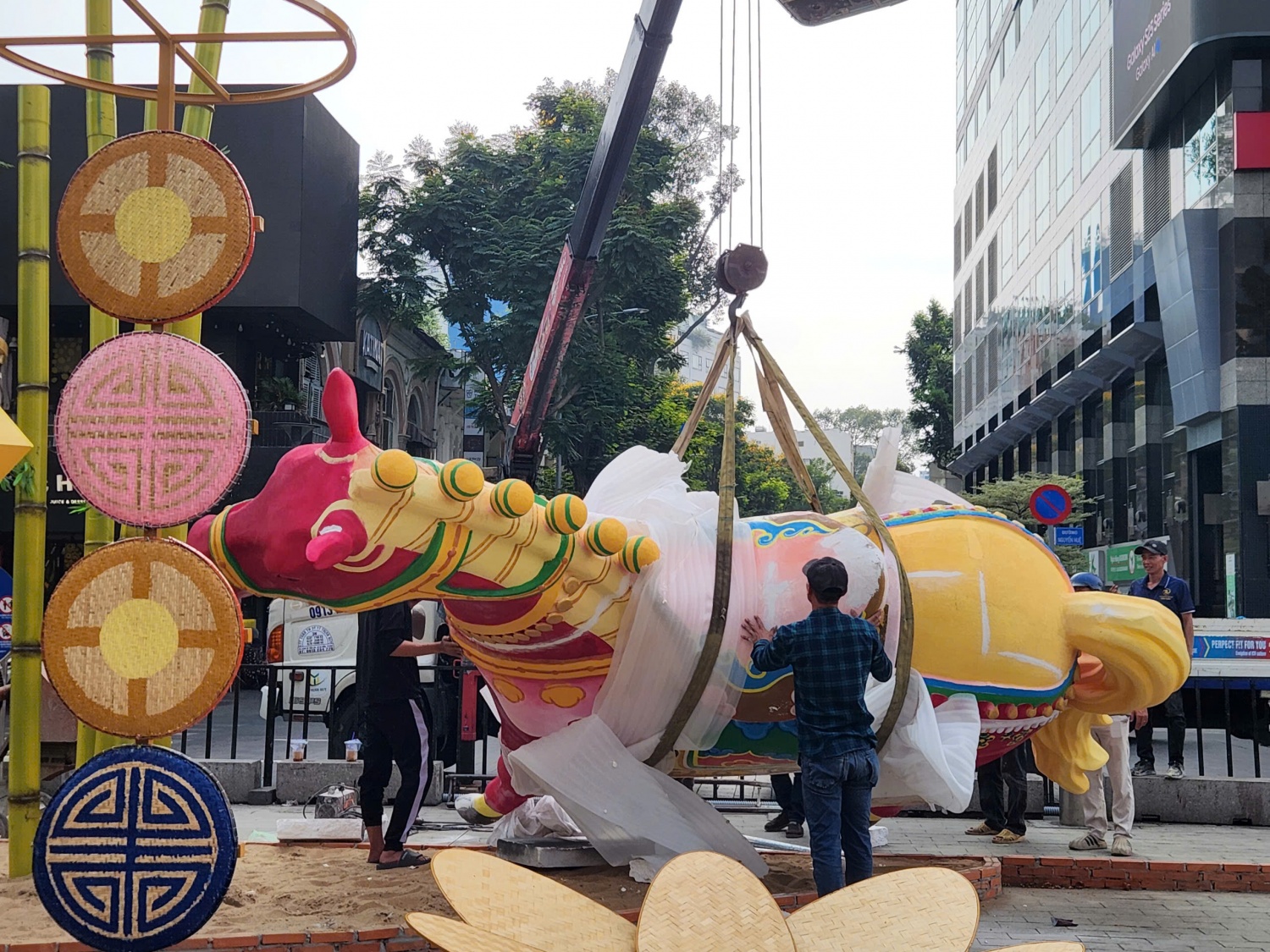 [Chùm ảnh] Toàn cảnh đường hoa Nguyễn Huệ trước khi hoàn thành