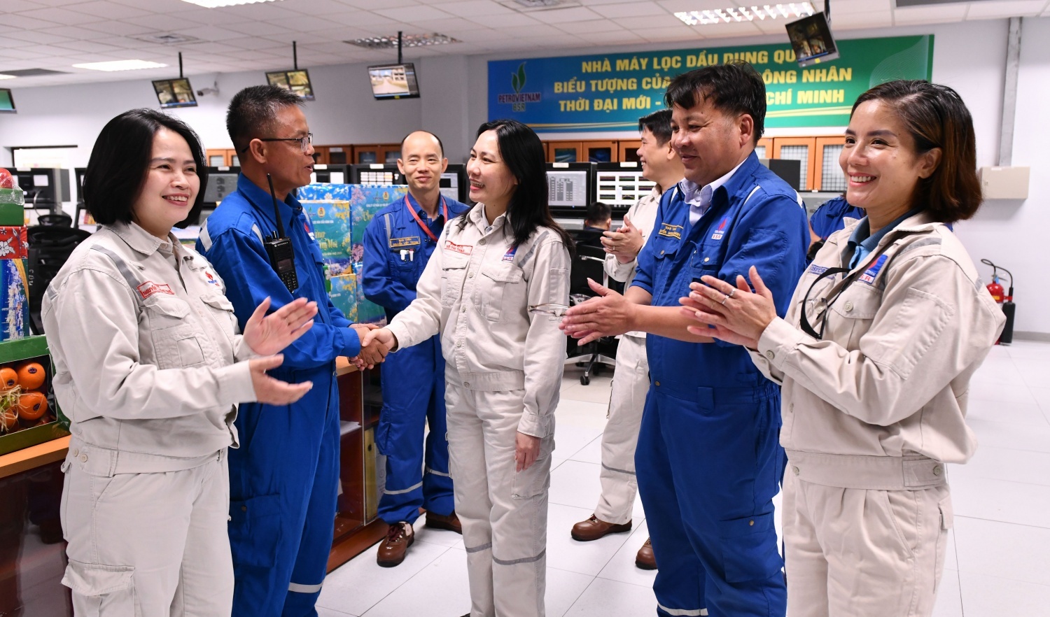 Tiếp thêm động lực, sự gắn kết với NLĐ trực vận hành dịp Tết tại NMLD Dung Quất