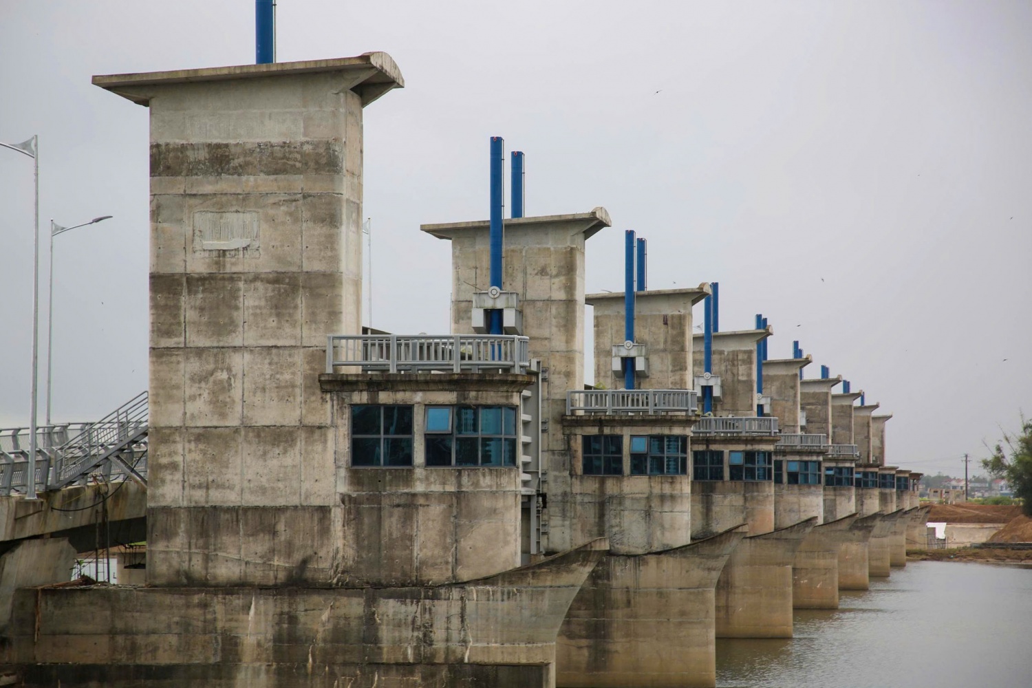 Quảng Ngãi: Thông xe cầu đập dâng sông Trà Khúc Quảng Ngãi: Thông xe cầu đập dâng sông Trà Khúc